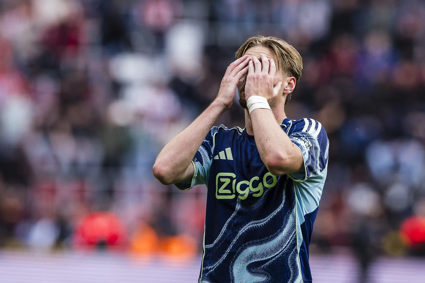Schuldbewuste Taylor over de 1-0 van PSV en zijn positie onder Heitinga
