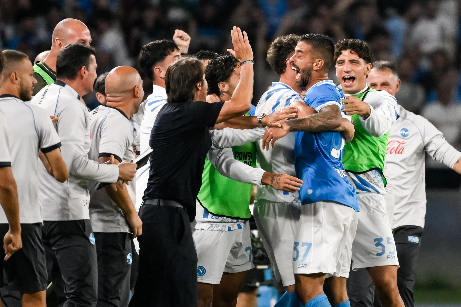 Napoli herpakt zich na handsbal Beukema, Lang komt weer niet van de bank