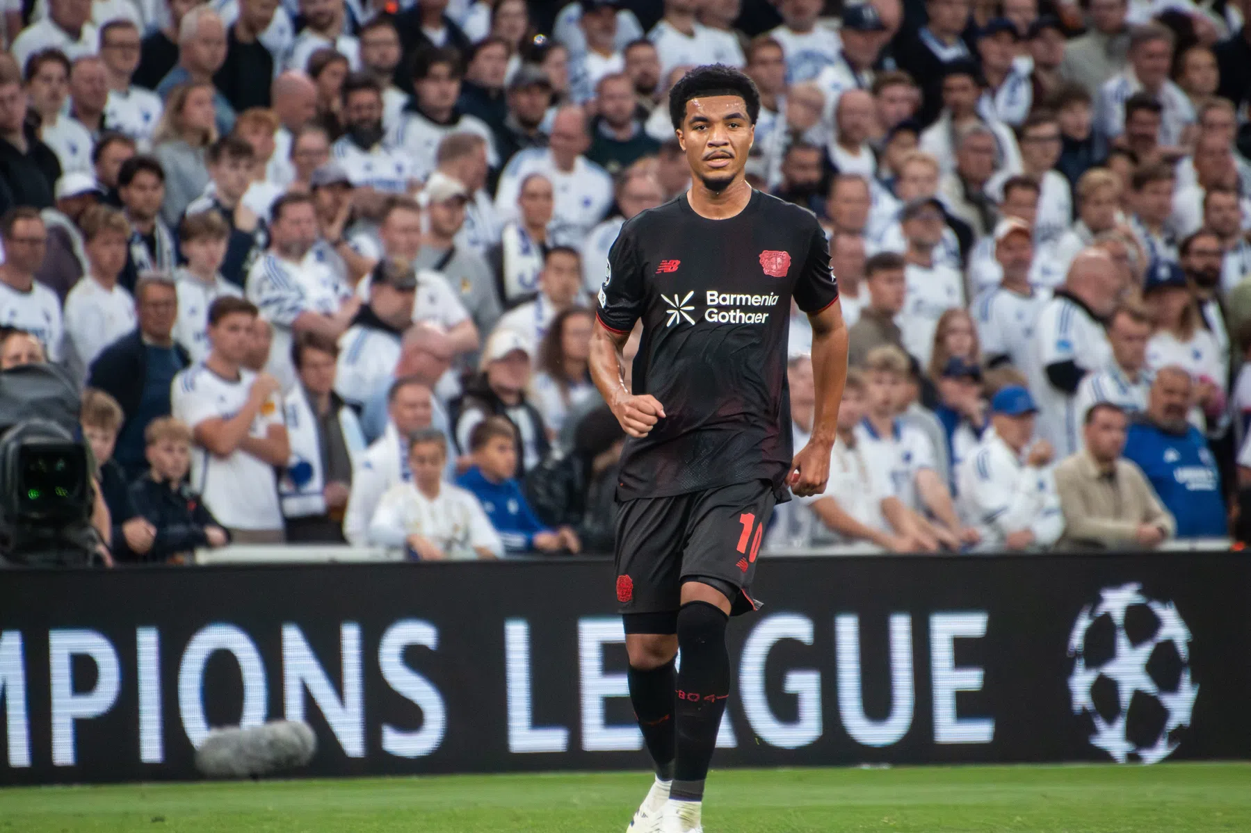 Controleur Tillman heeft gemengde gevoelens na goal voor Leverkusen