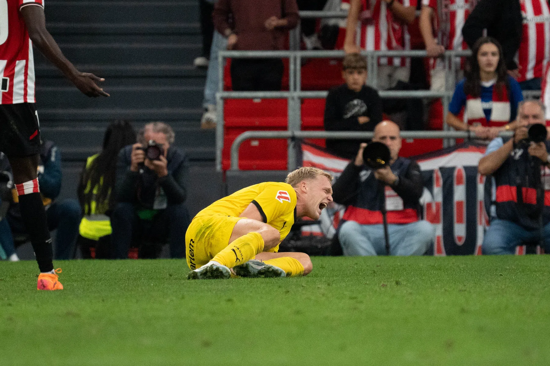 Vervelende beelden: Van de Beek loopt akelige blessure op bij Girona