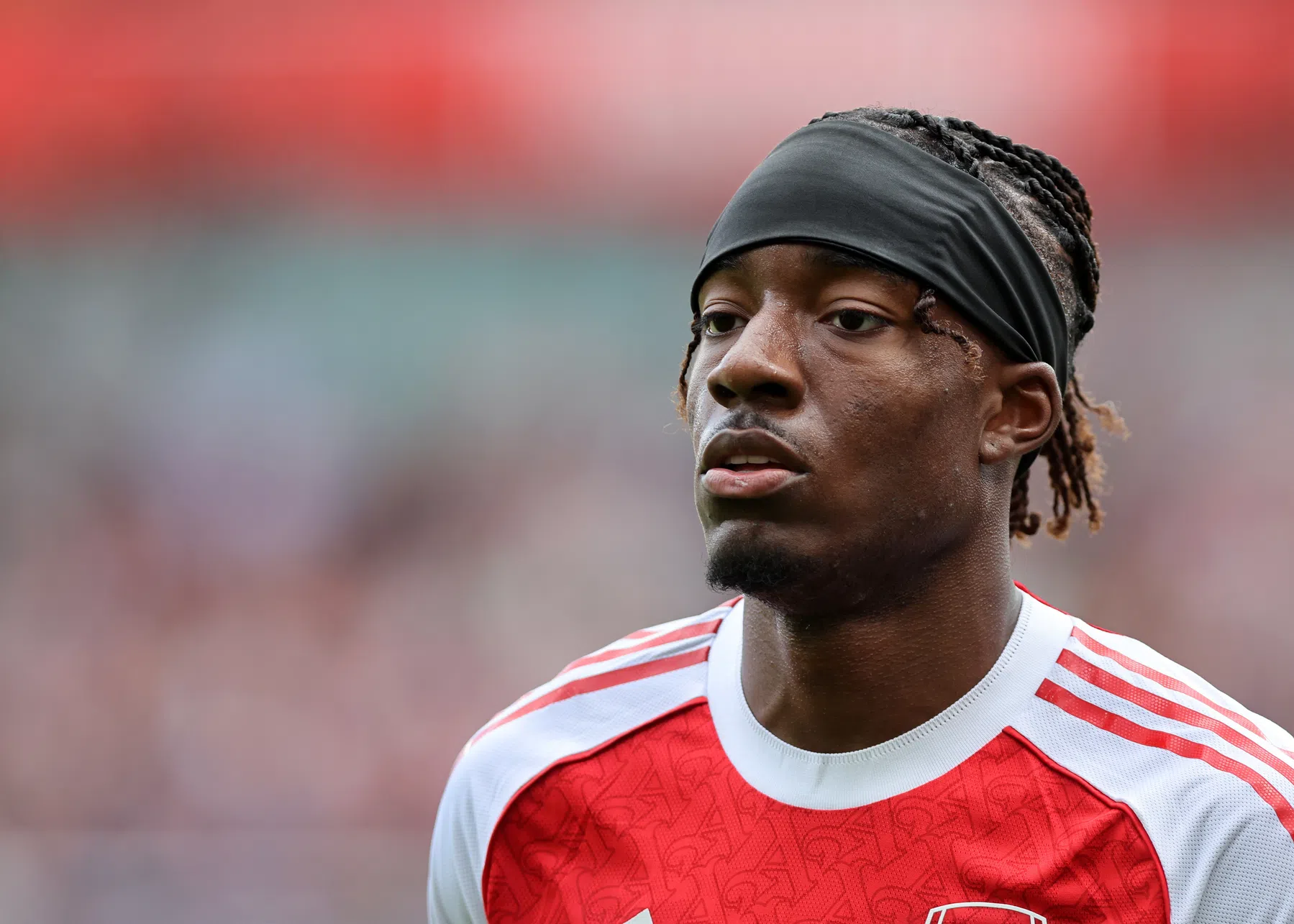 Knieblessure houdt Madueke voorlopig aan de kant bij Arsenal