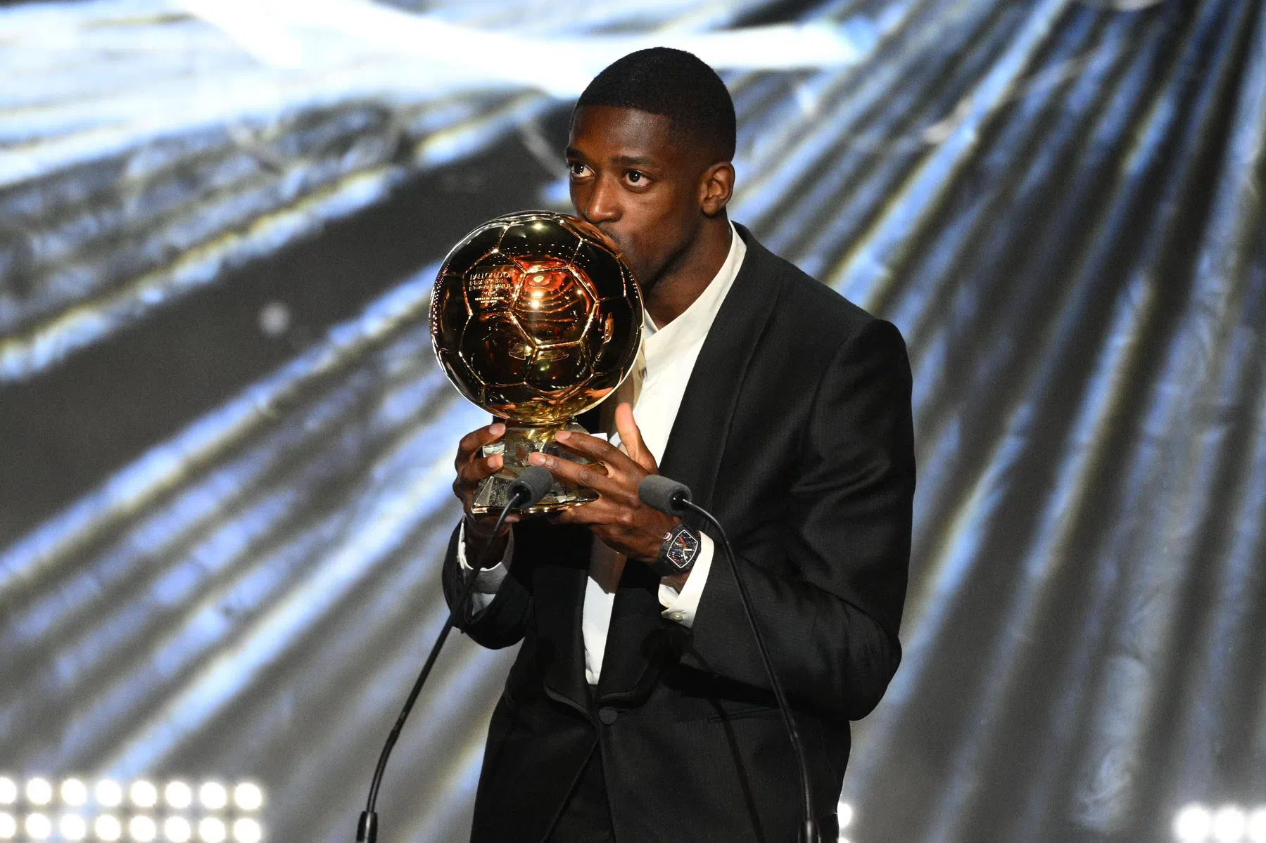 Frankrijk eert Ballon d'Or-winnaar Dembélé met gouden collectors item