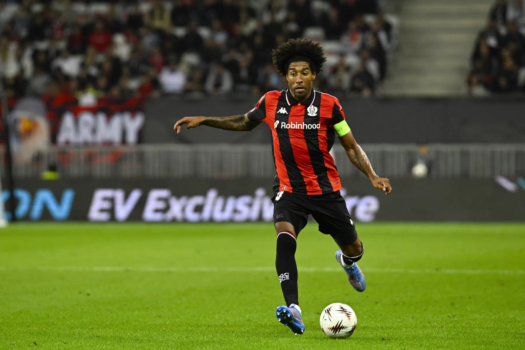 Dante (41) breekt Europa League-record: oudste veldspeler ooit