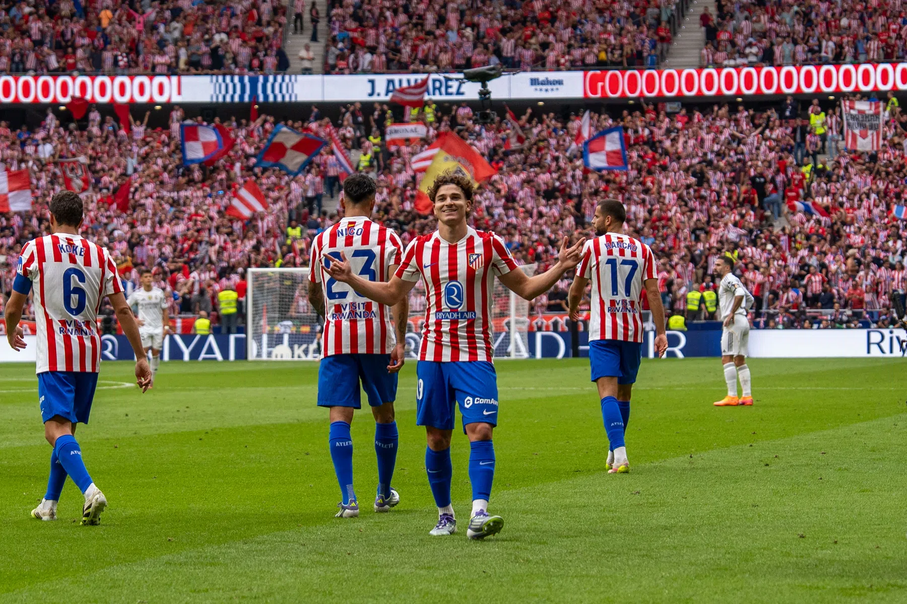 Alvarez haalt gram op Real in heerlijk Madrileens voetbalgevecht