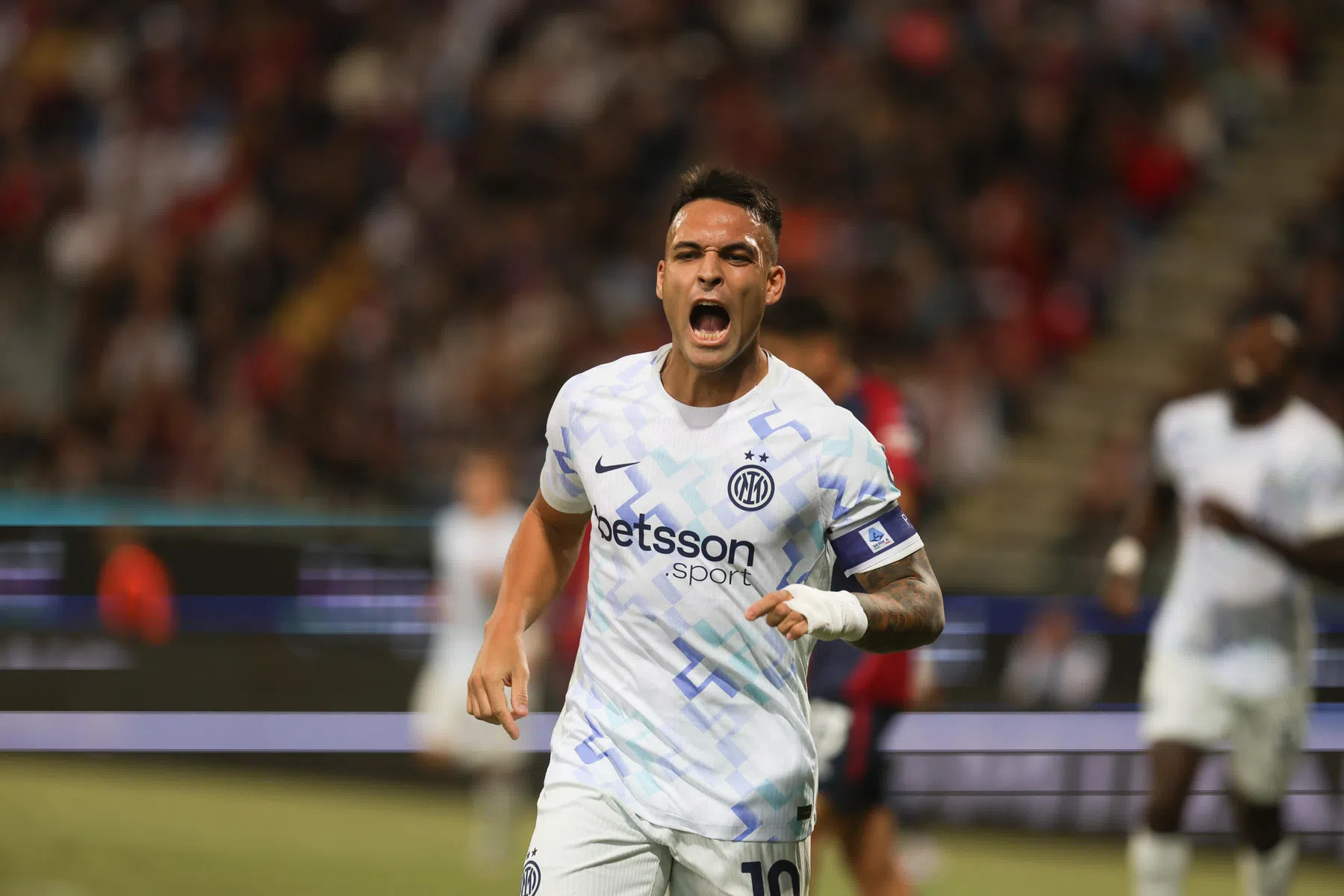 Inter wint bij Cagliari met dank aan 'topscorer' Lautaro