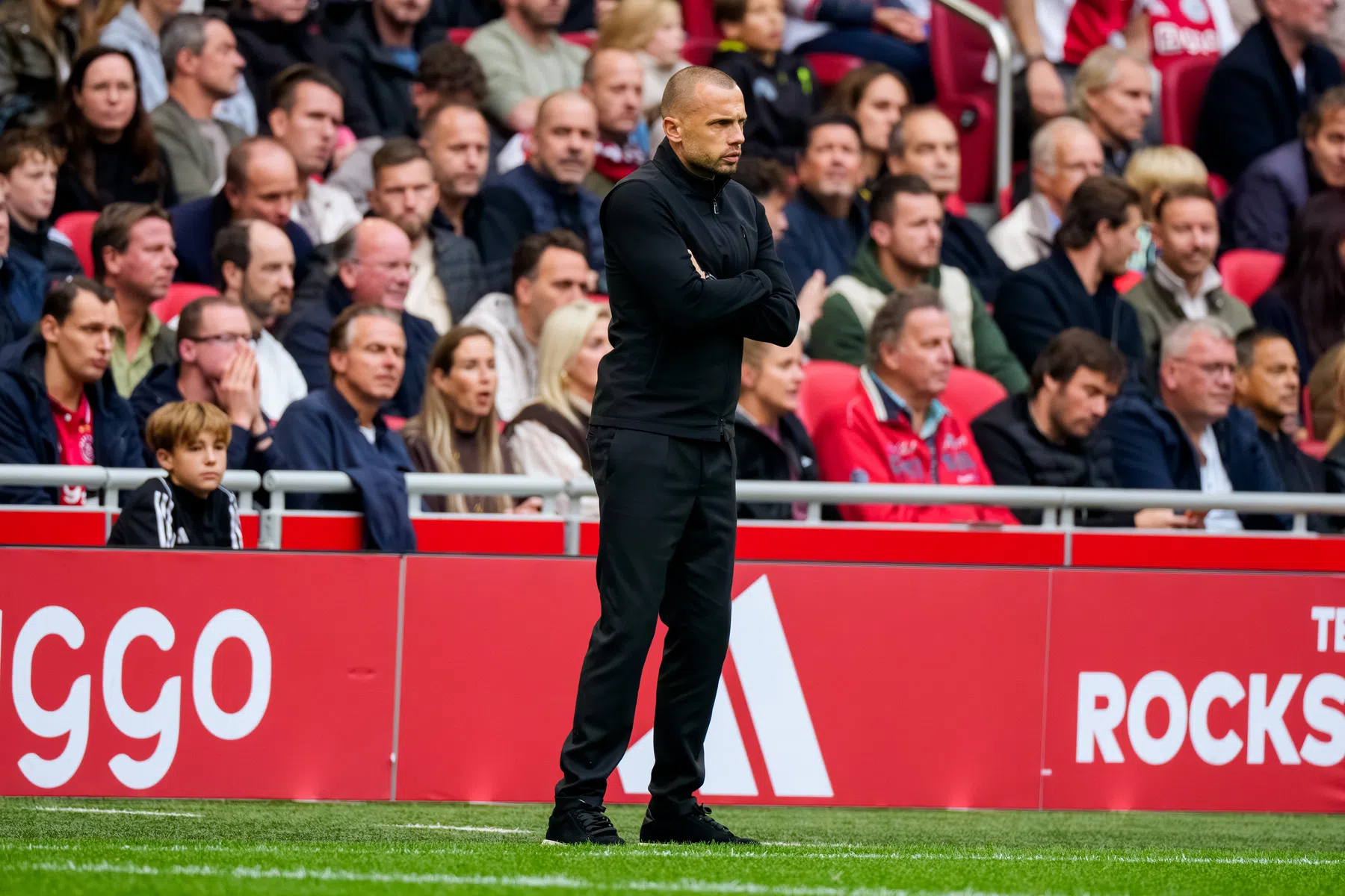 Kenneth Perez maakt Ajax met de grond gelijk