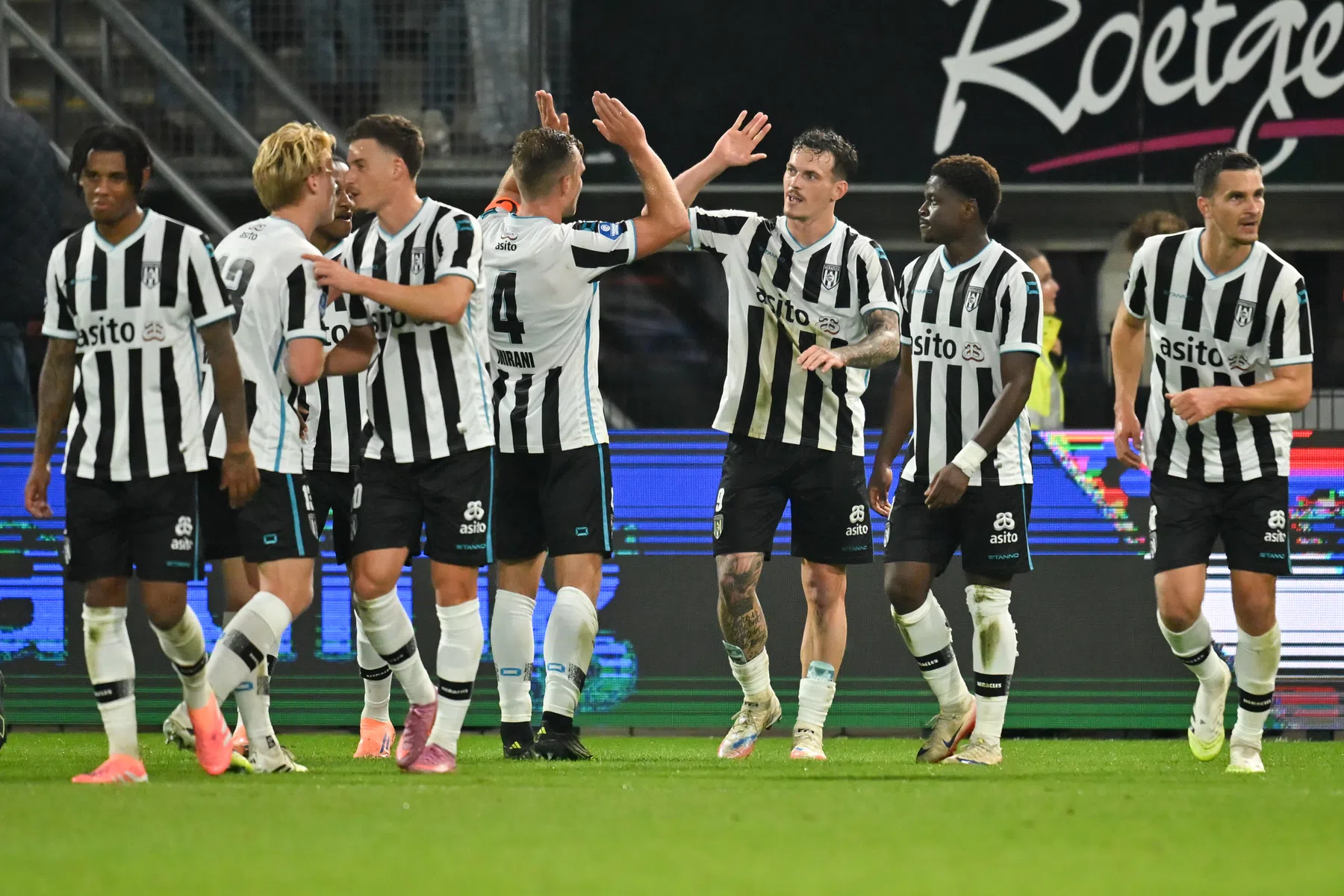 Heracles Almelo heeft Sparta op overtuigende wijze opzij gezet