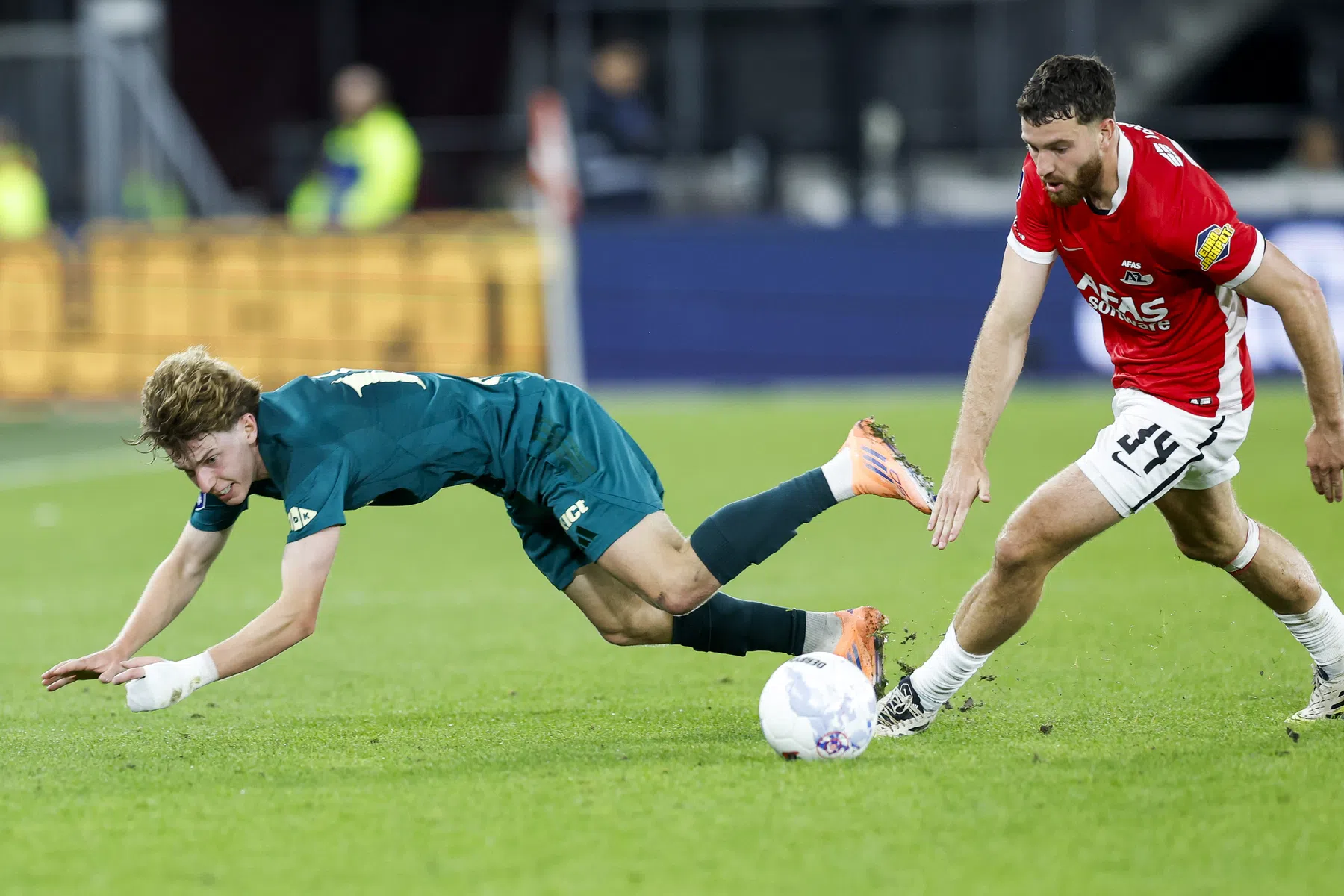 AZ'er De Wit moet ondanks razendsnelle schorsing buigen voor Van Bommel