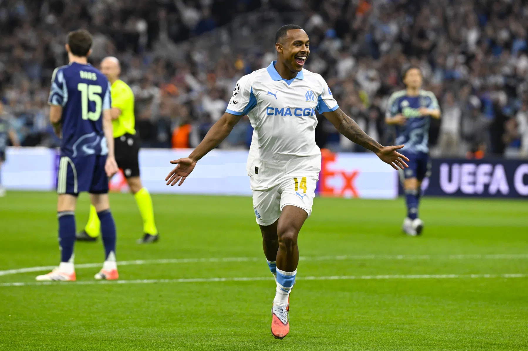 Ajax-plaaggeest Paixão deelt doffe dreun uit met eerste goals voor Marseille