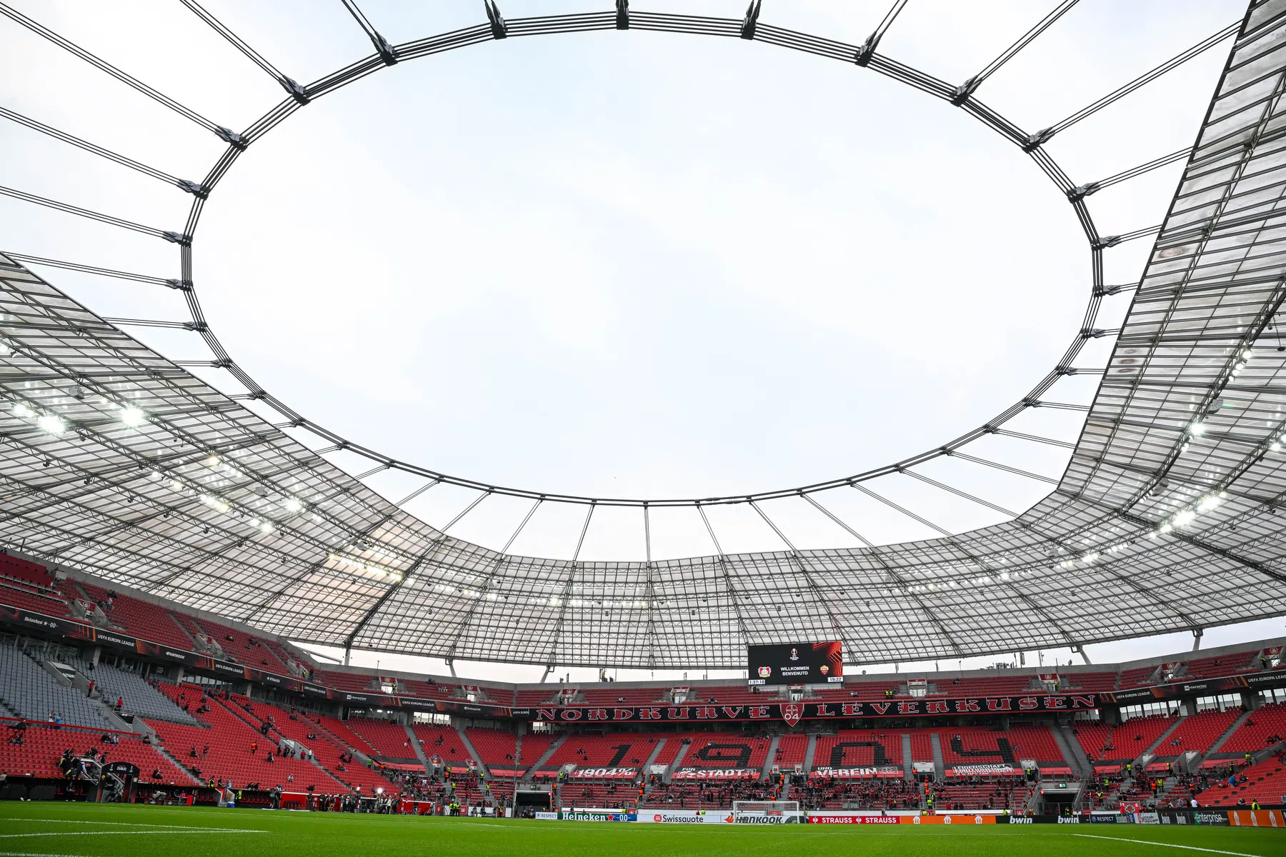 Zowel Bayer Leverkusen als PSV heeft moeite met het houden van de nul