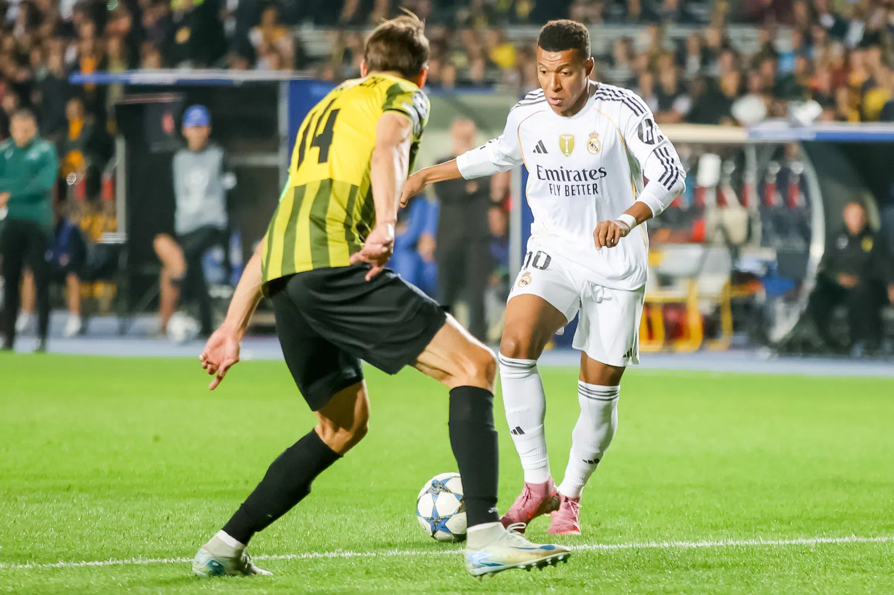 Mbappé ligt op Ronaldo-koers: 'Het kan een spectaculair seizoen worden'
