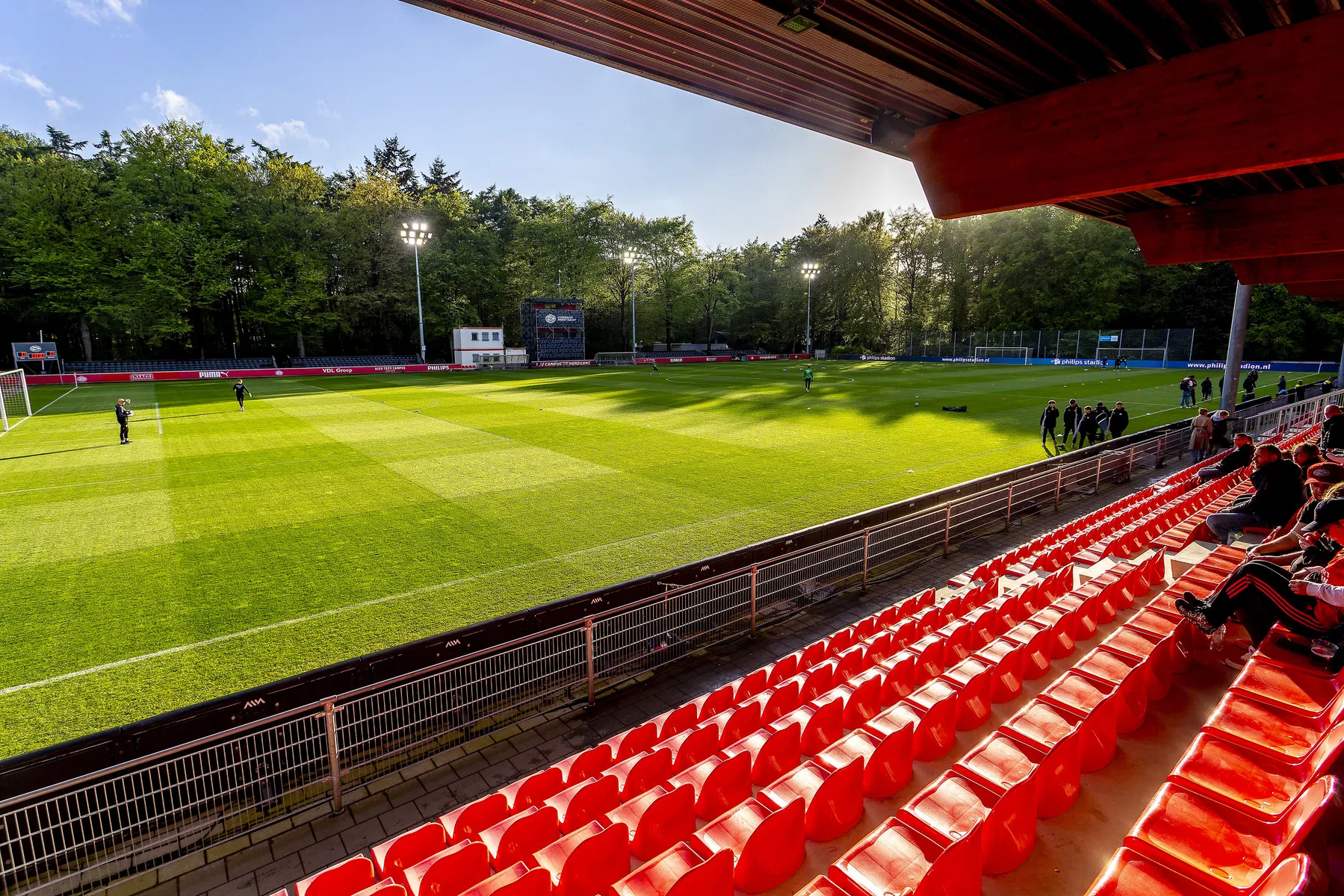 Op deze zender kijk je naar Leverkusen-PSV in de Youth League