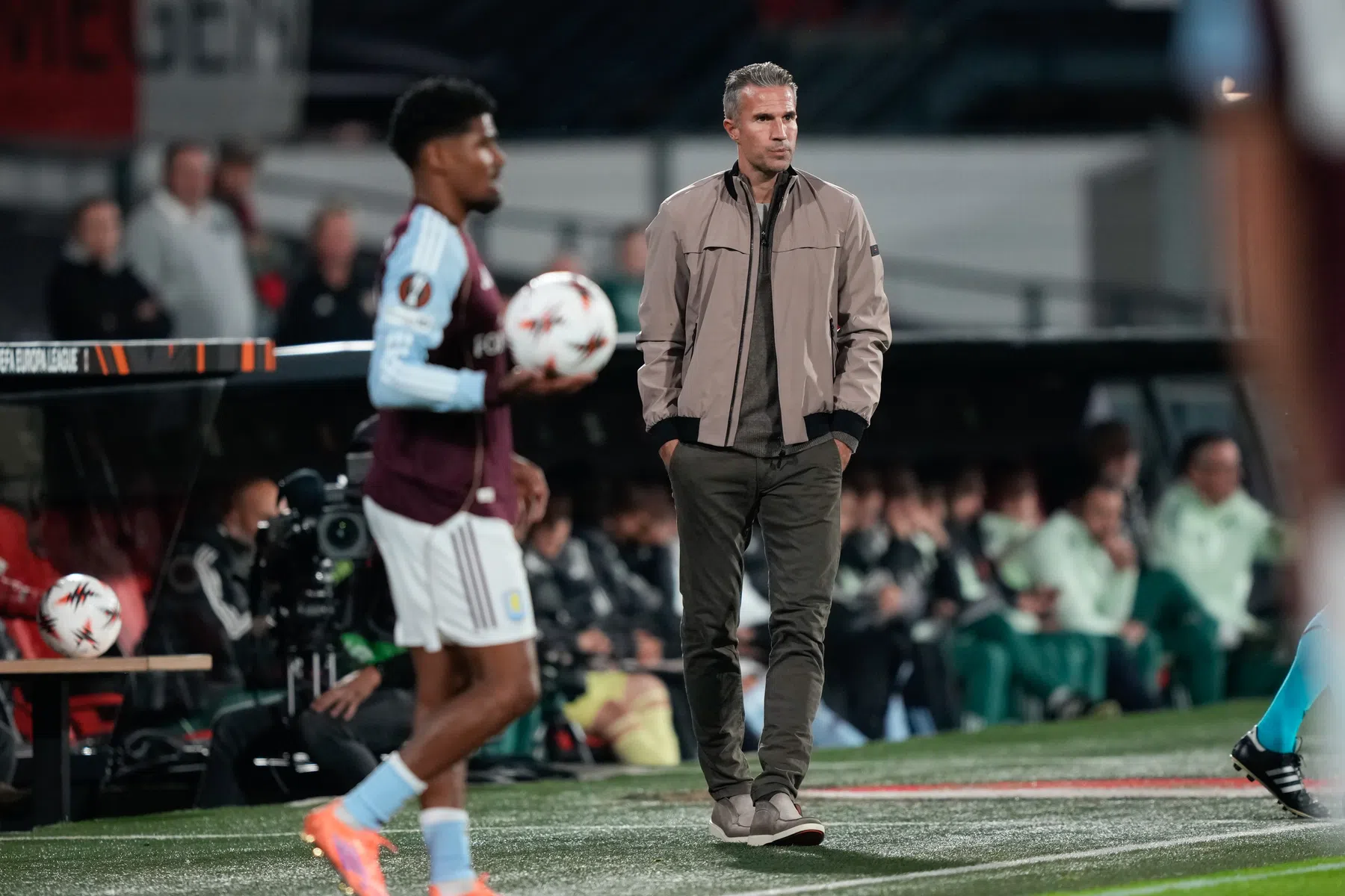 Van Persie voelt zich 'beroofd': 'Scheids zei ook dat hij spijt had'