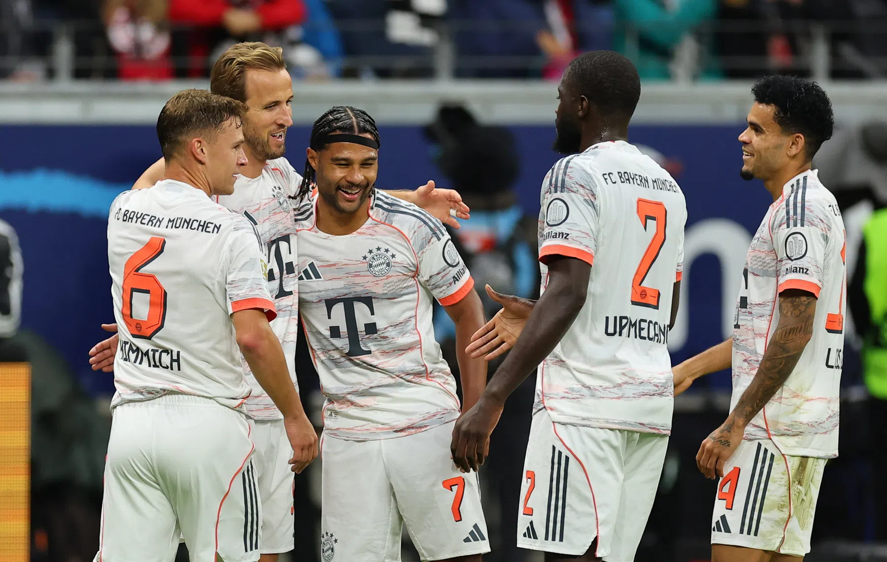Diaz en duizelingwekkende Kane laten Bayern bruisend toeleven naar Klassiker