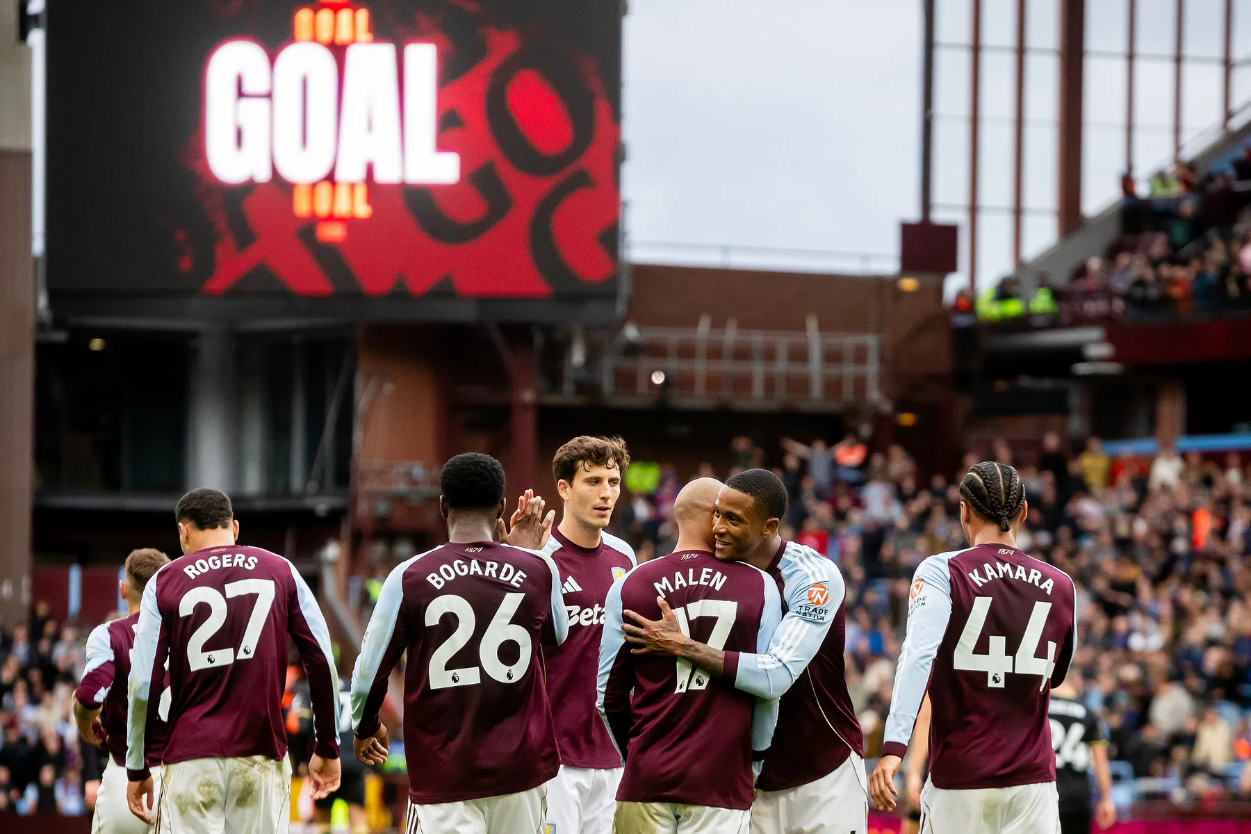 'Fantastische' Malen grijpt zeldzame kans bij Villa, ook lof voor Bogarde