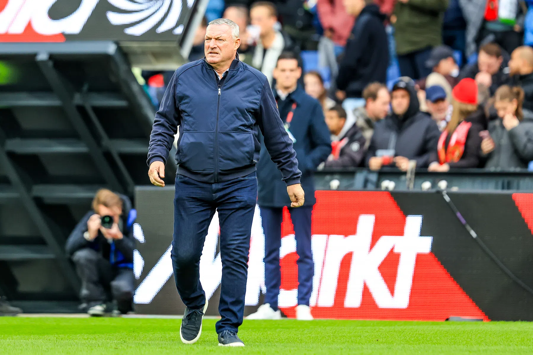 Jans wisselde drie keer in de rust omdat FC Utrecht-spelers vermoeid oogden