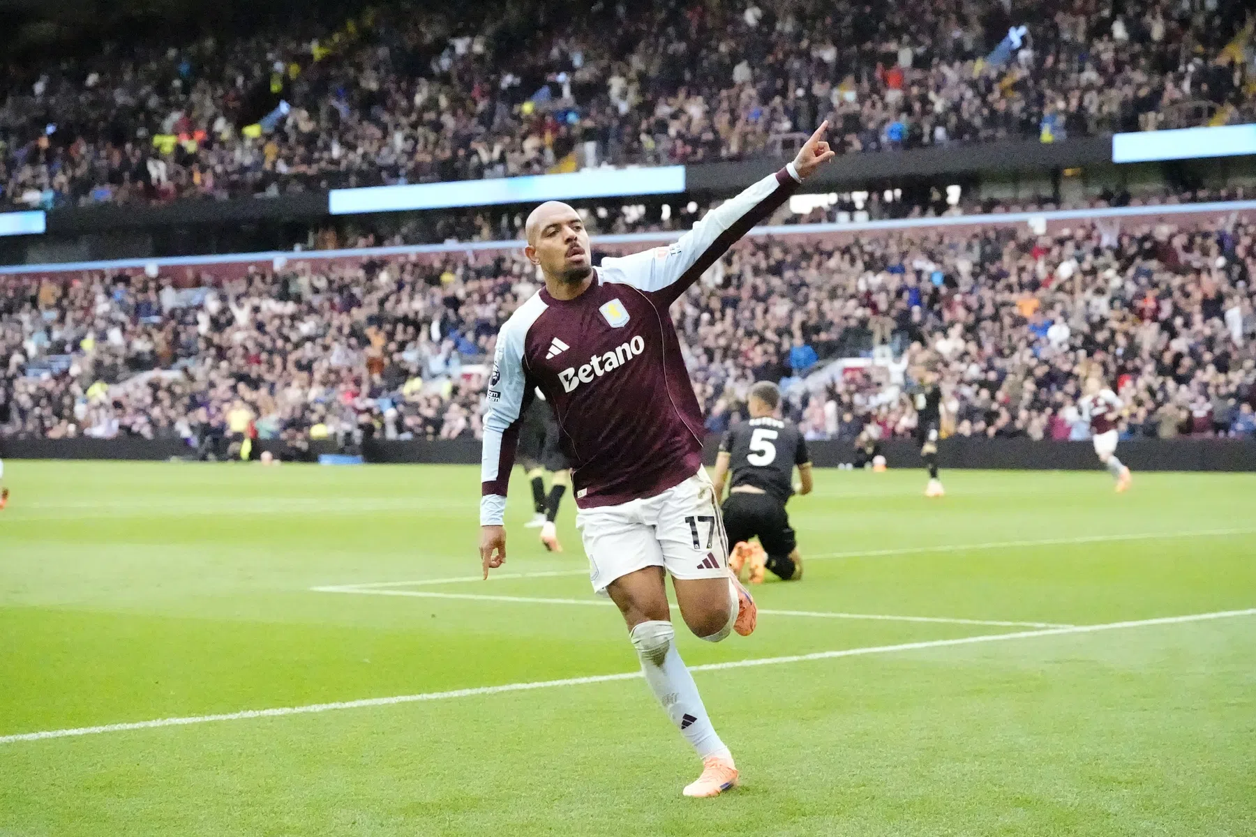 Malen held Villa, hoofdrol Verbruggen en Van Hecke, Grealish eindigt Palace-reeks