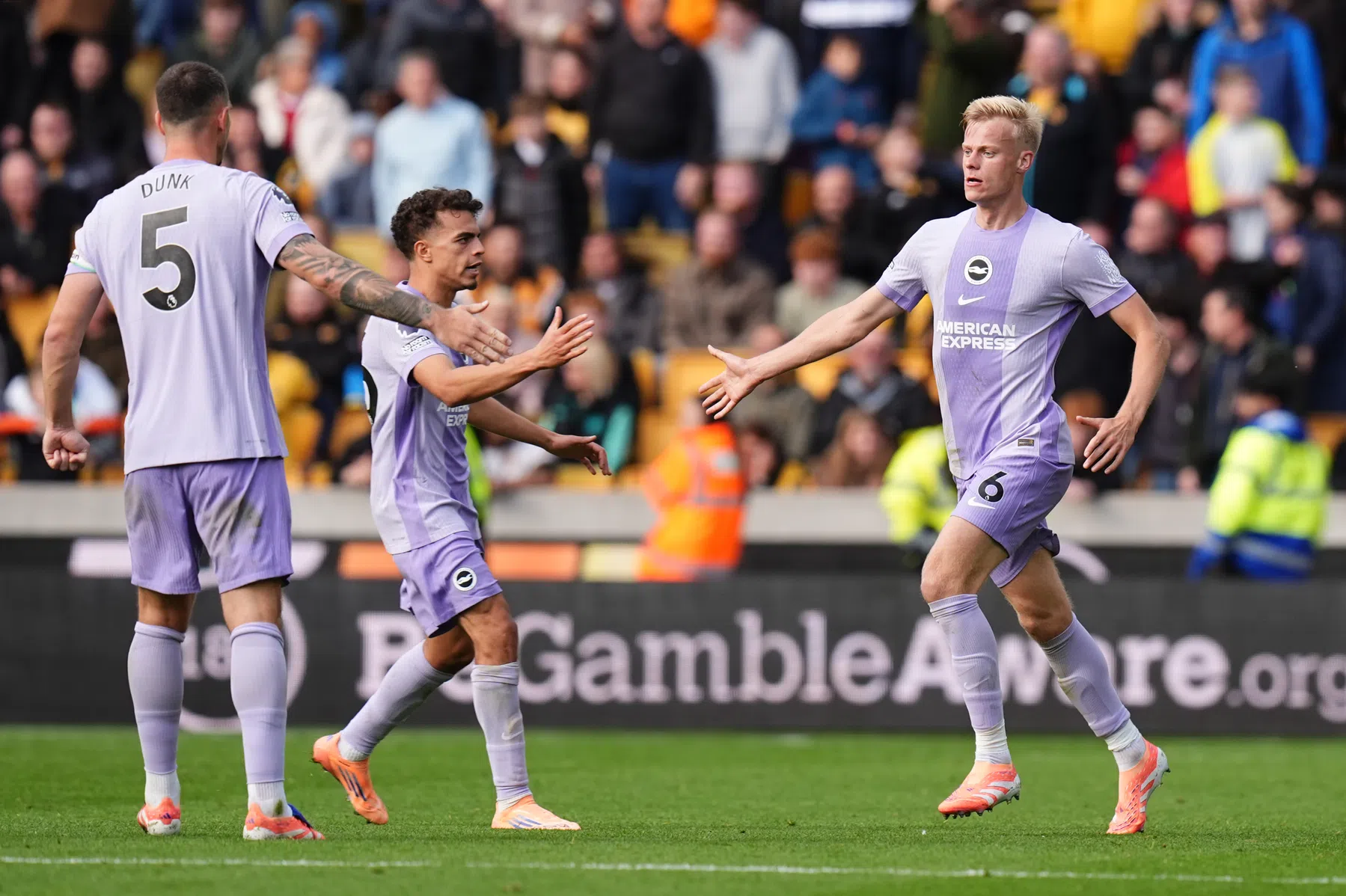 Van Hecke meldt zich met complimenten uit Brighton bij Oranje