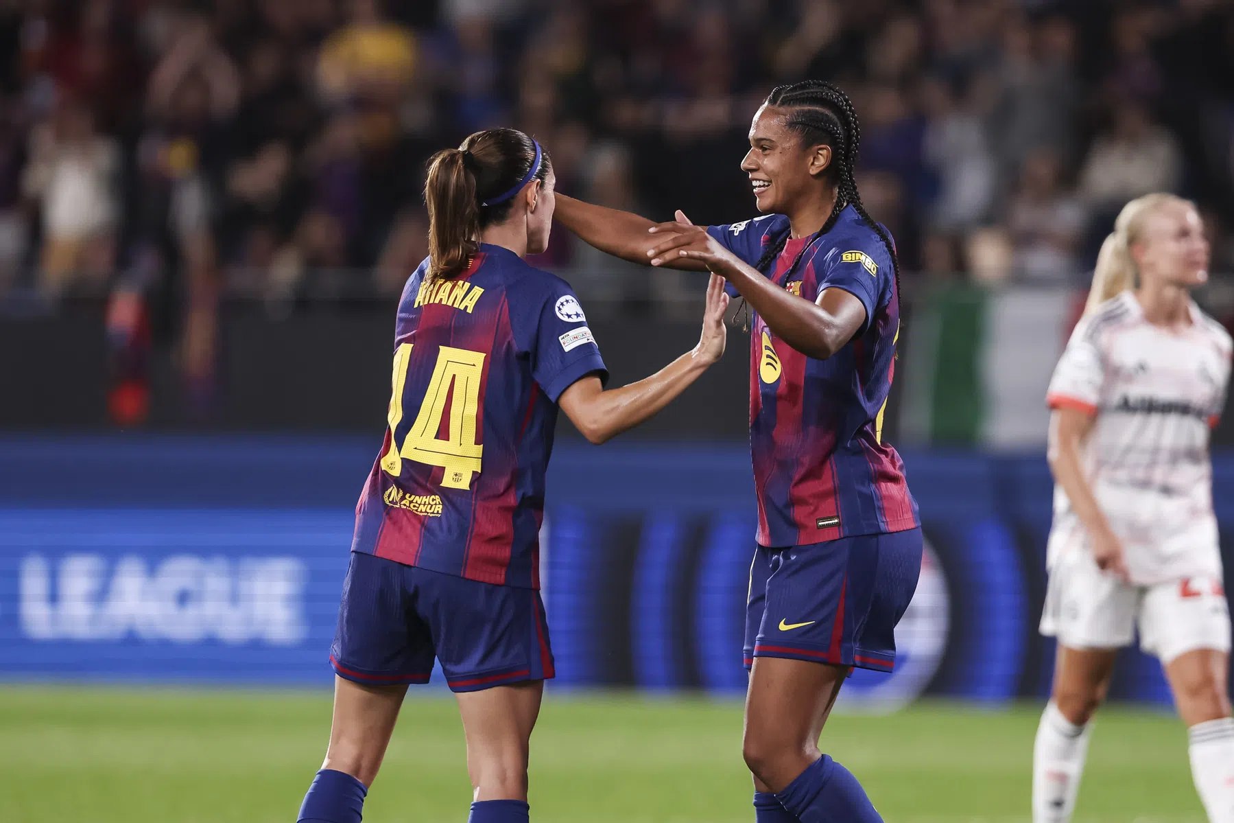 Barça wervelt met scorende Brugts, Arsenal verliest na blunder Van Domselaar 