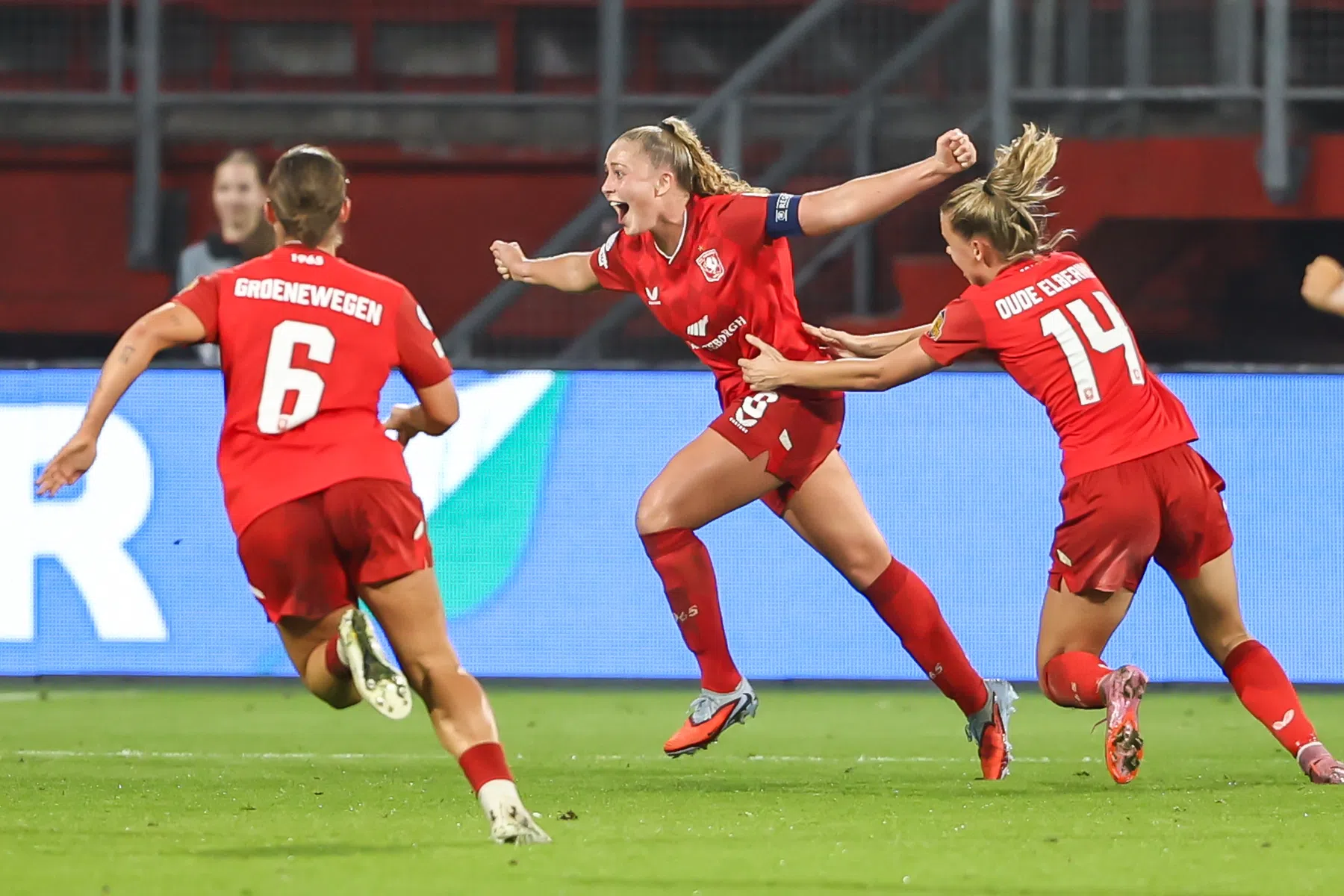 FC Twente vrouwen stunt met remise tegen grootmacht