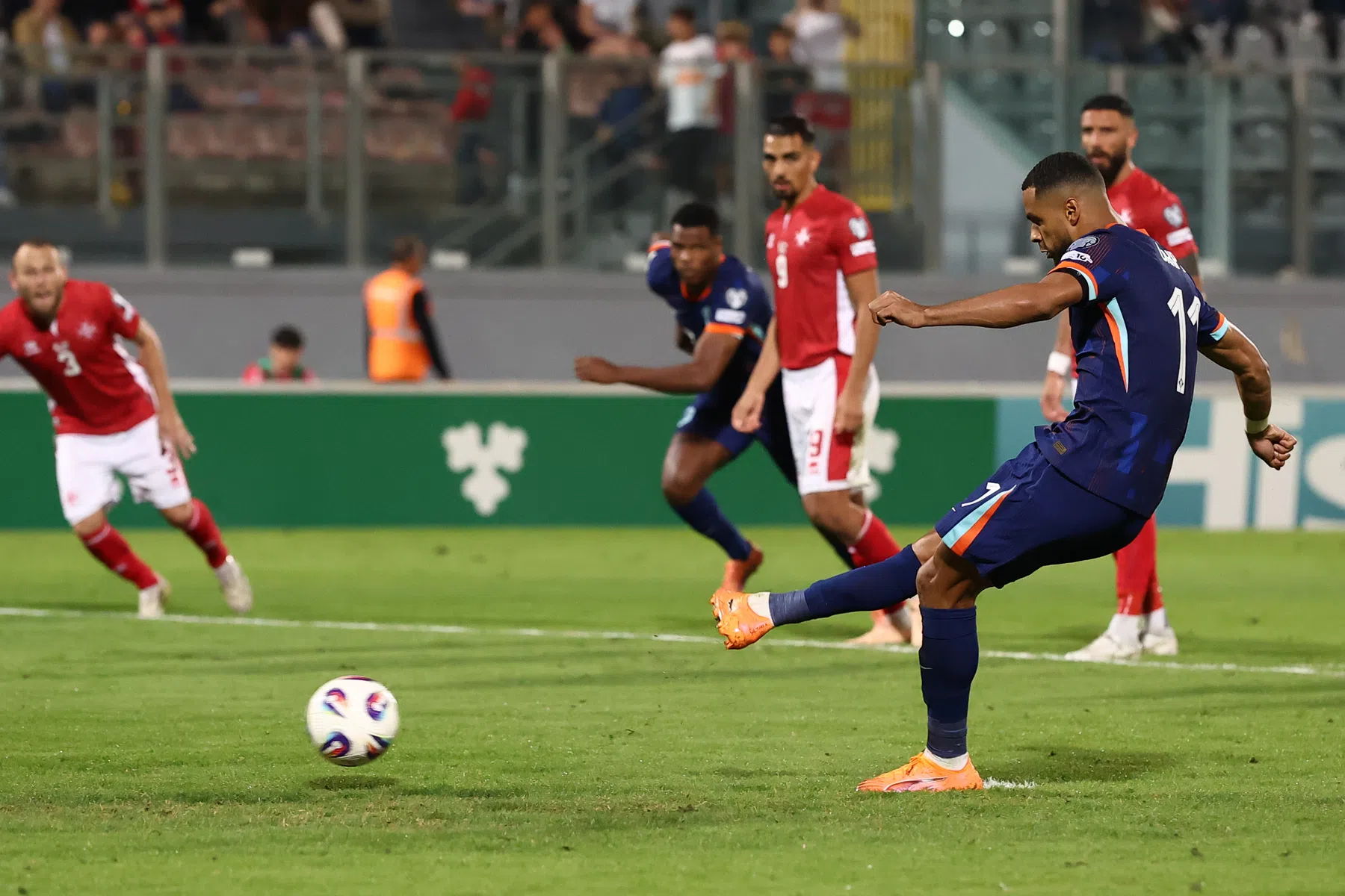 Gakpo zet wat bijzonders neer met dubbelslag tegen Malta