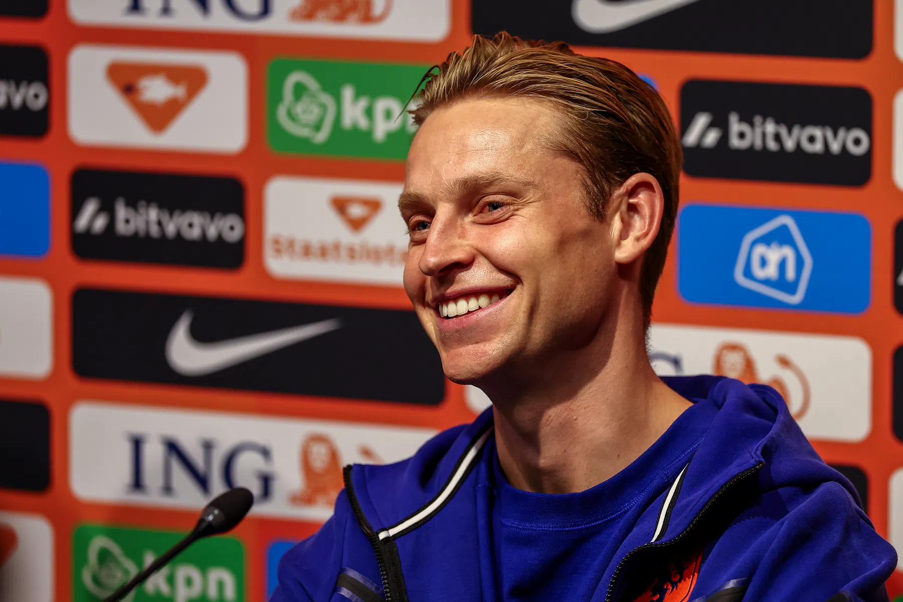 De Jong vereerd door evenaren Koeman: 'Maar ik heb nog wel wat werk te doen'