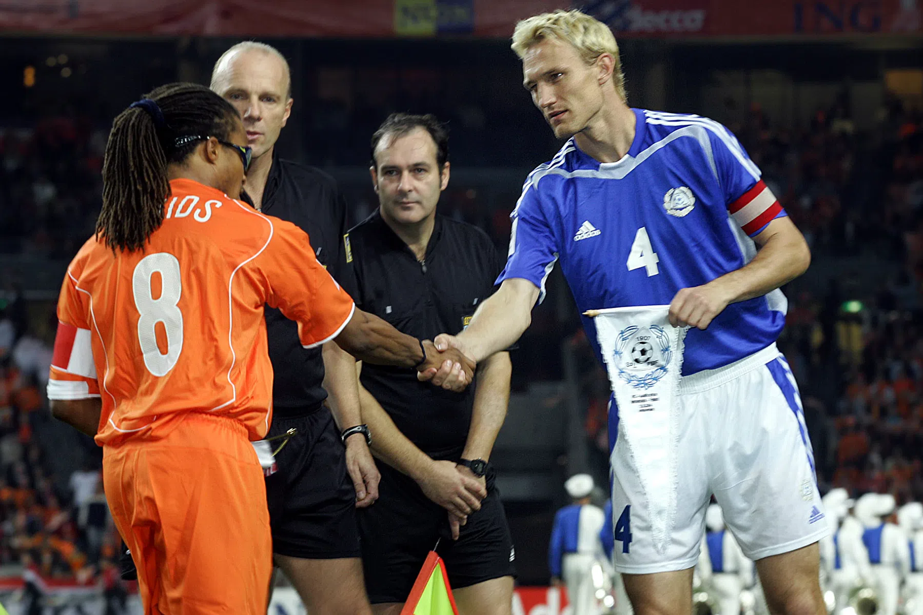 Opvallende vragensteller, opvallend antwoord: Hyypia bezoekt Fins persmoment