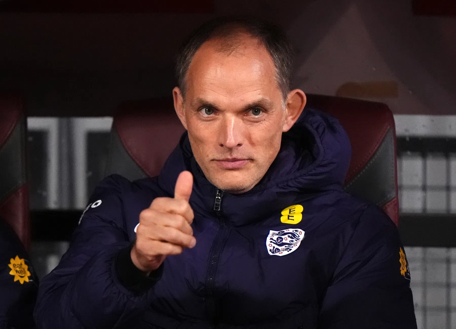 Tuchel lacht om liedjes van Engelse fans: 'Dat is die Britse humor'