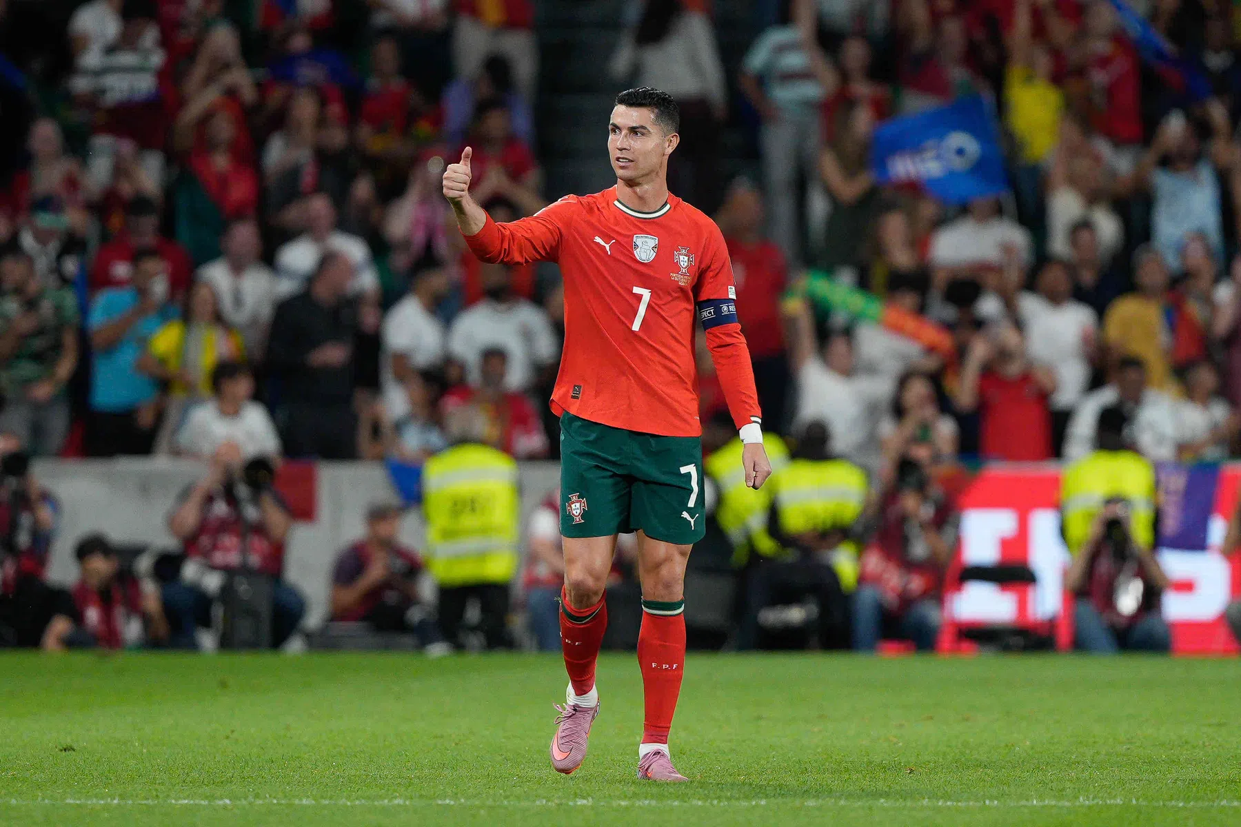 Ronaldo geprezen na 'koude douche': 'Nog altijd dezelfde ambitie als in 2006'