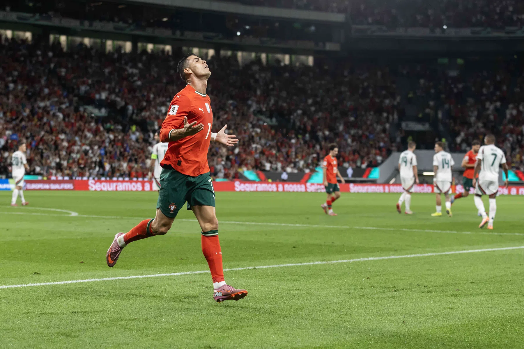 'Cristiano Ronaldo verdient meer dan twee keer zoveel als Messi'