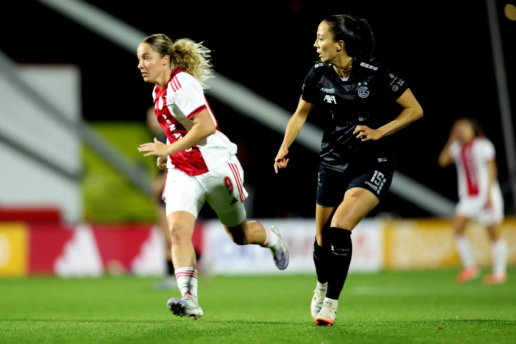 Ajax naar achtste finale Europa Cup na vliegende start