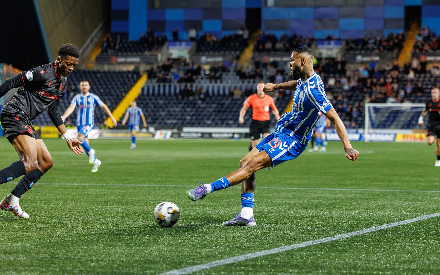 Noodlottig debuut voor Suriname: einde seizoen door zware knieblessure