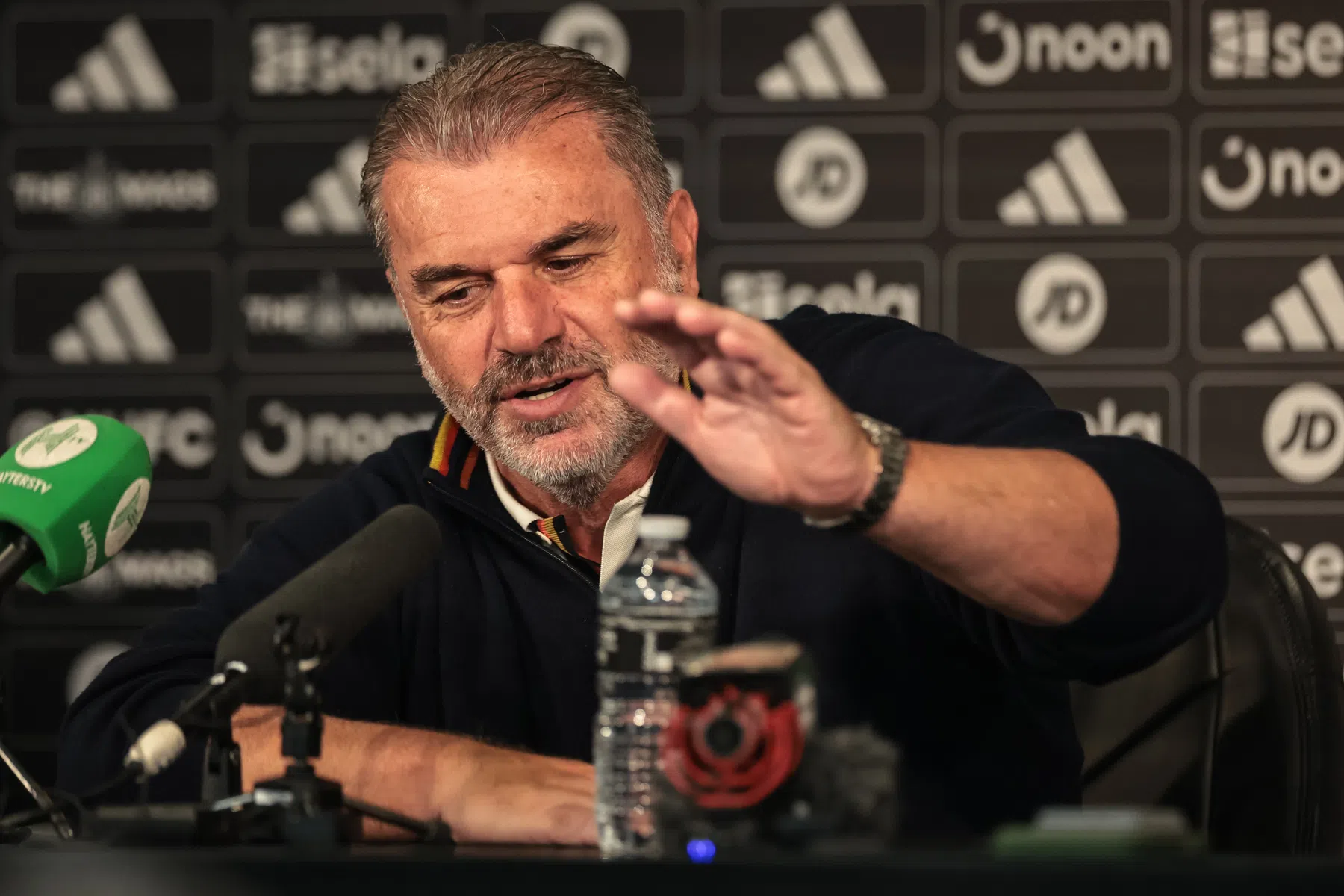 Postecoglou bijt van zich af in ellenlang betoog: 'Kunt het ook anders vertellen'