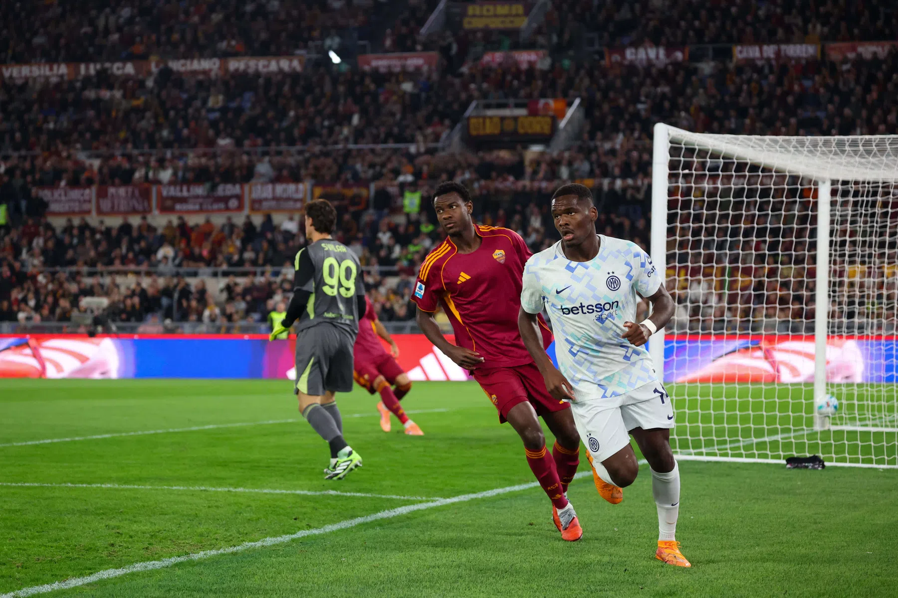 Inter profiteert van misstap Napoli en grijpt koppositie ten koste van Roma