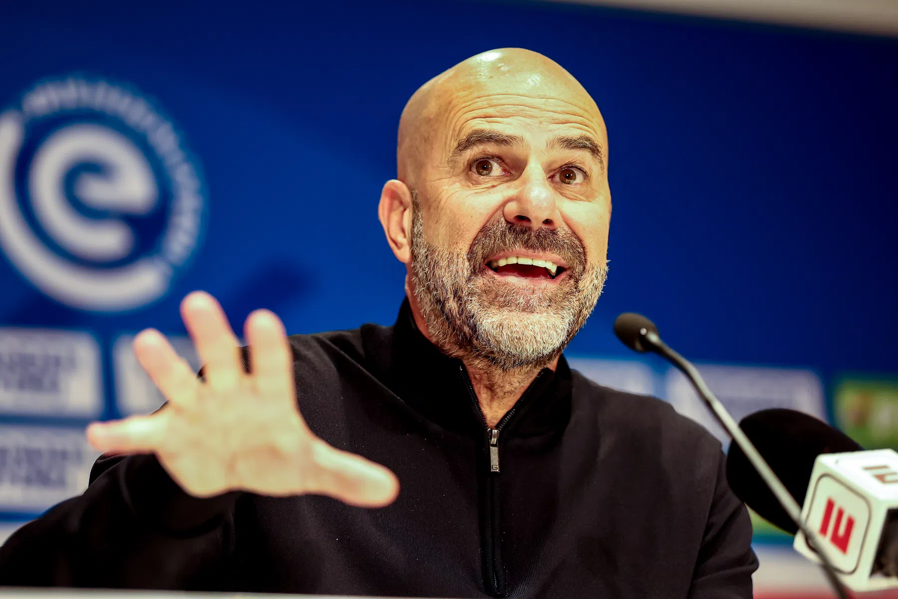 Bosz neemt het op voor Gasiorowski en prijst matchwinner Til