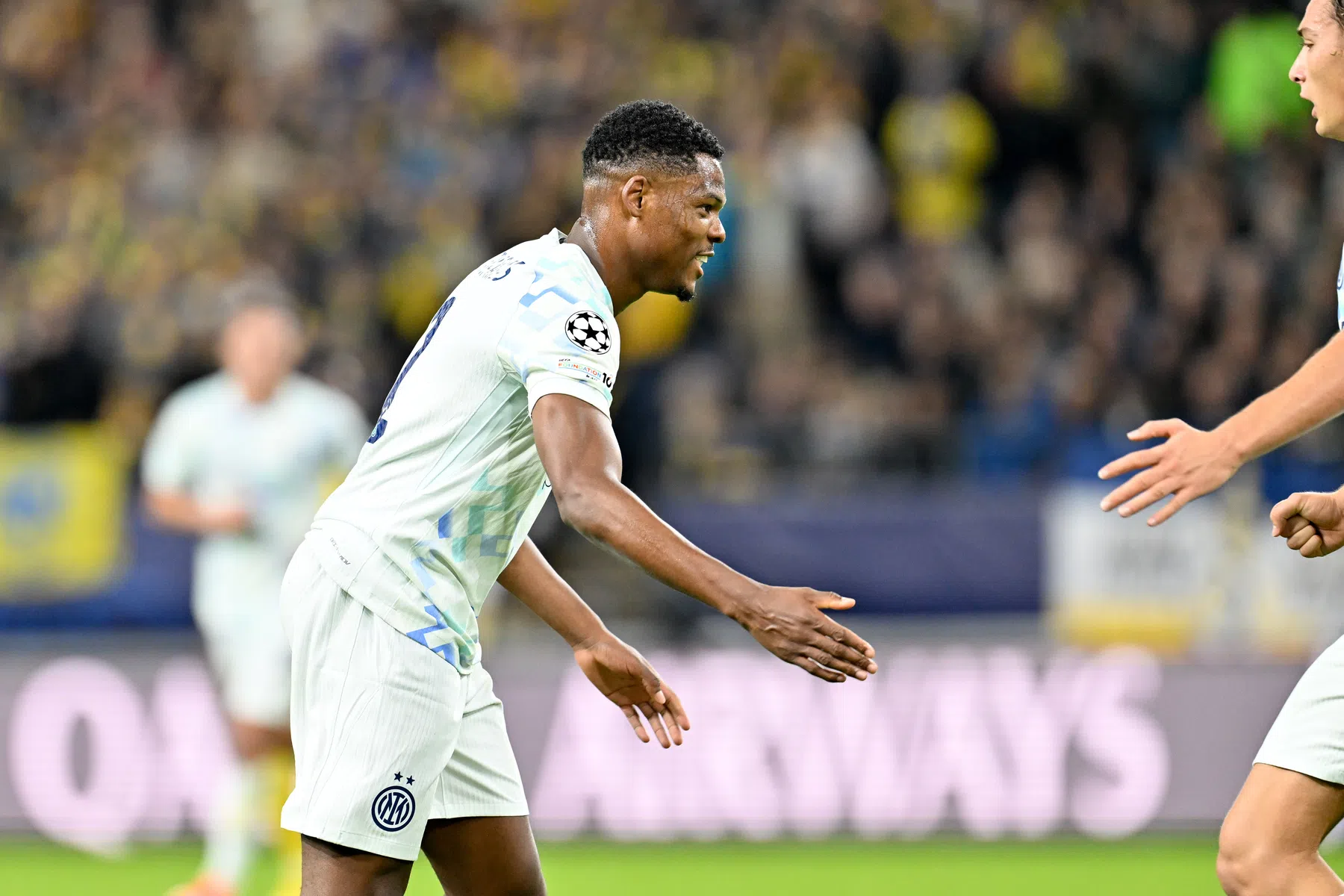 PSG met monsterscore in Leverkusen, Dumfries goud waard, Haaland scoort wéér