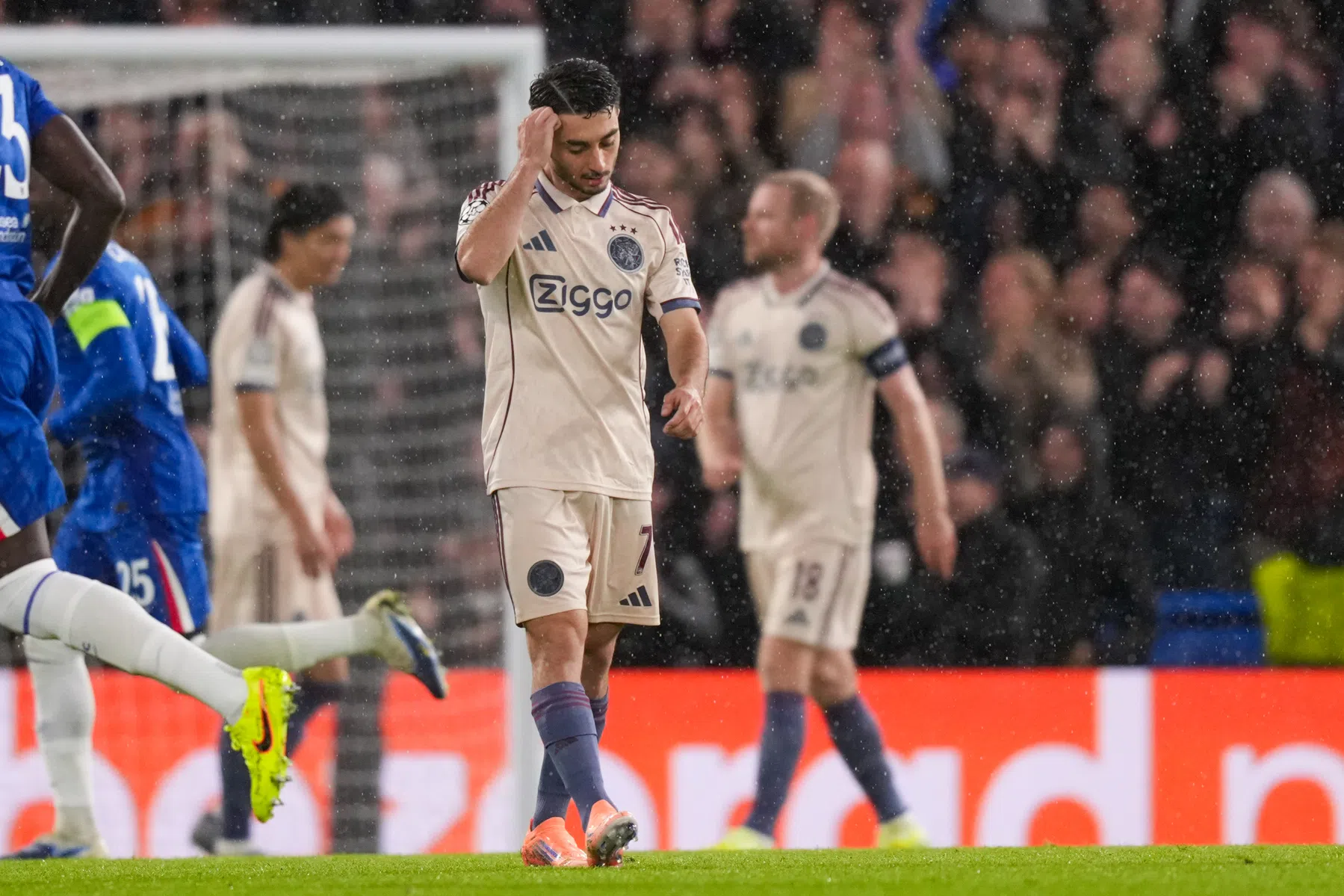 Ajax op Rapport: diepe onvoldoendes na kansloze avond op Stamford Bridge