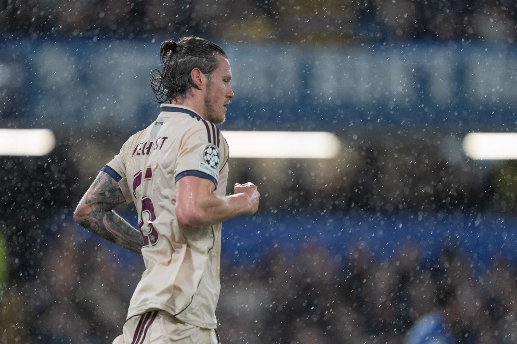 Wout Weghorst was complimenteus voor de meegereisde Ajax-fans