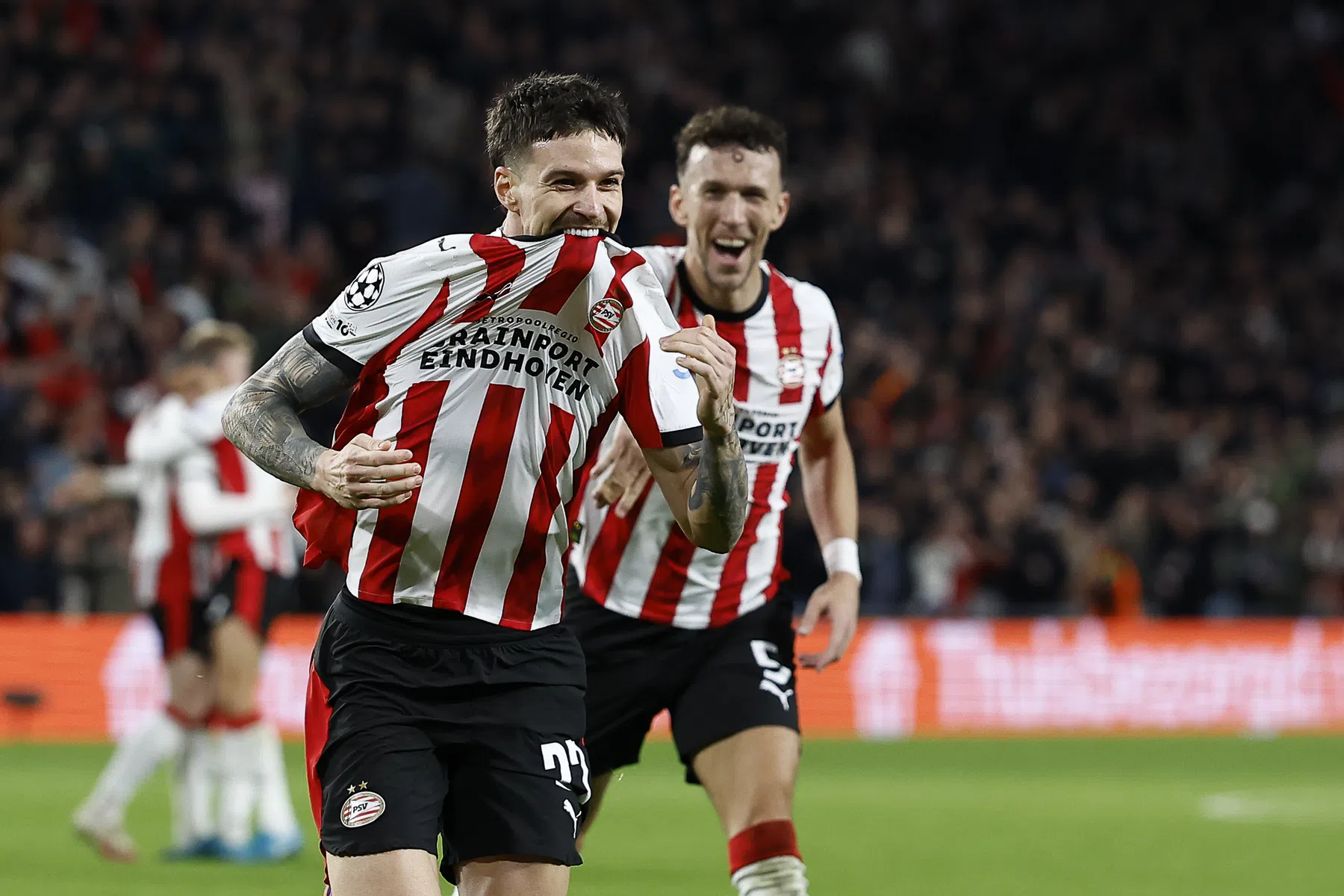 Dumfries, Van Dijk en PSV-uitblinker krijgen erkenning van UEFA