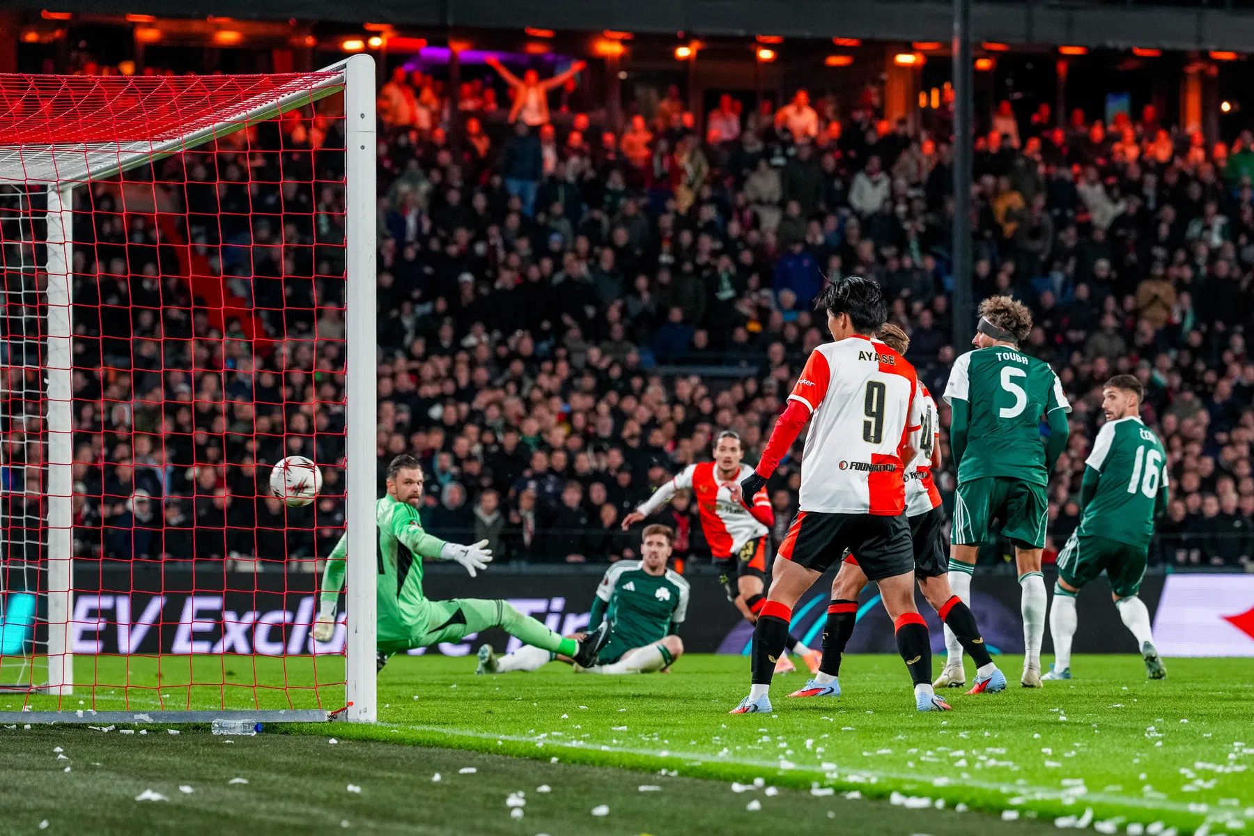 Feyenoord weet weer hoe Europese winst smaakt na oprisping Hadj Moussa