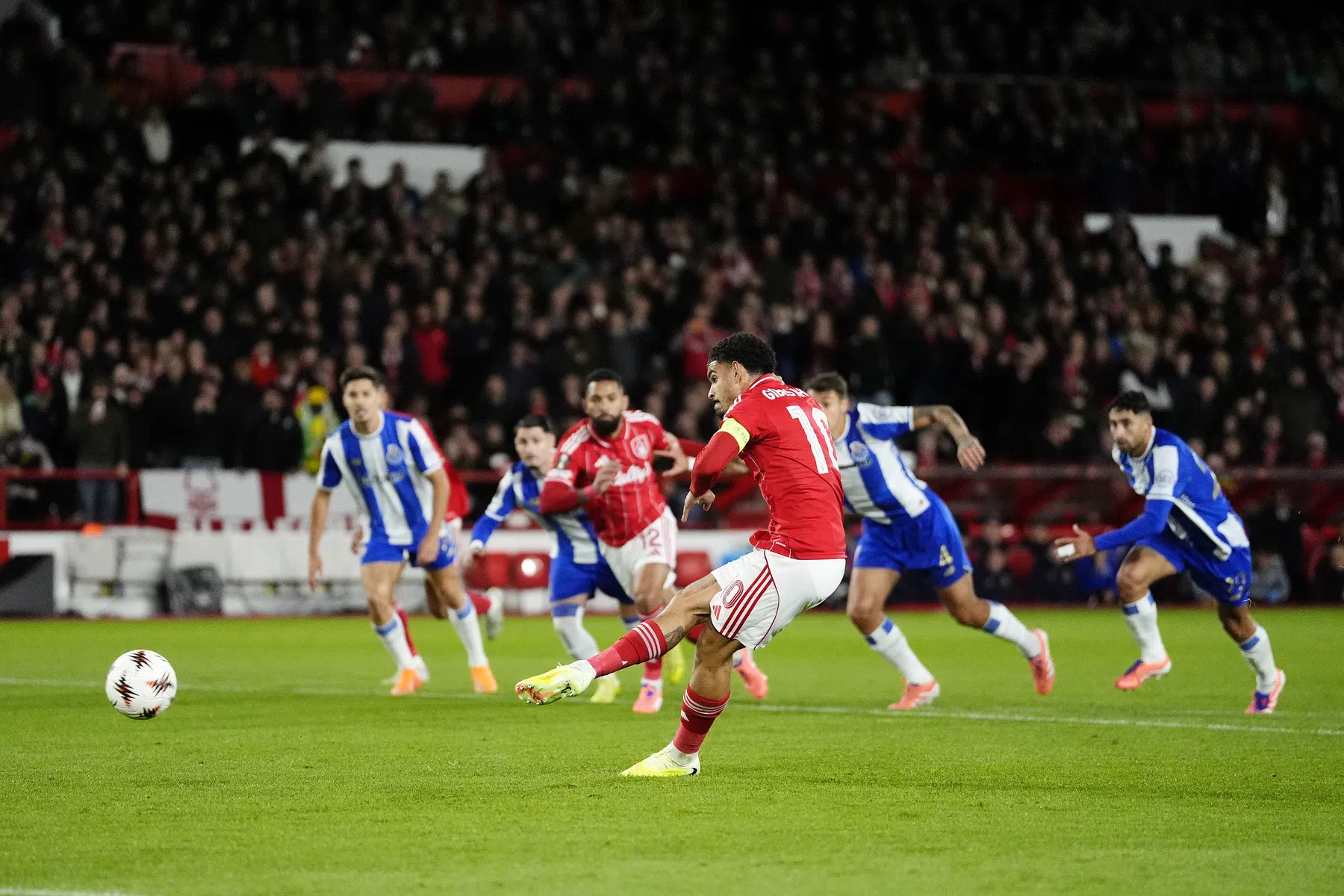 Dyche-effect bezorgt Farioli eerste nederlaag, Larnaca verrast ook Crystal Palace