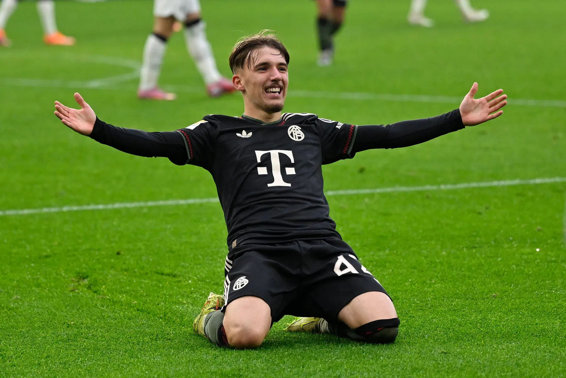 Soeverein Bayern evenaart record van groots AC Milan-team