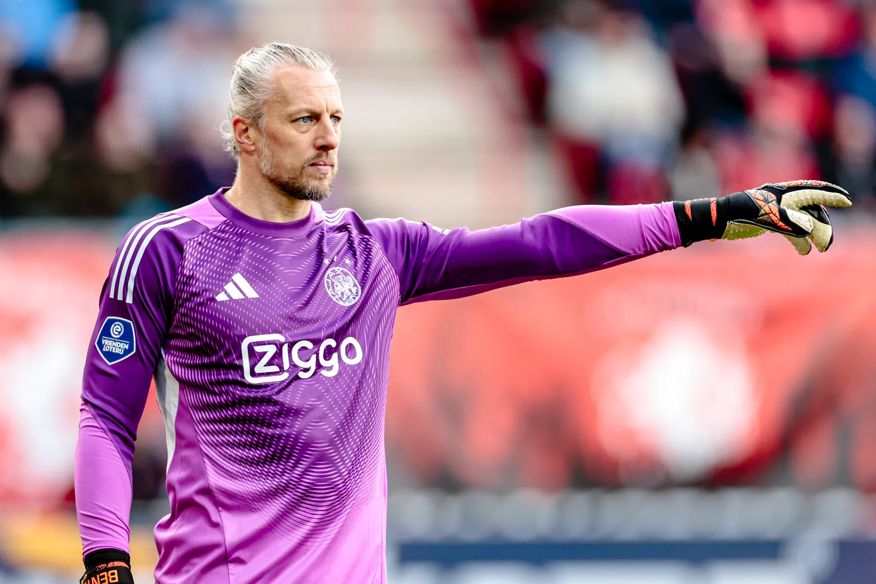 Heitinga looft Pasveer maar doet nog geen uitspraak over definitieve wissel
