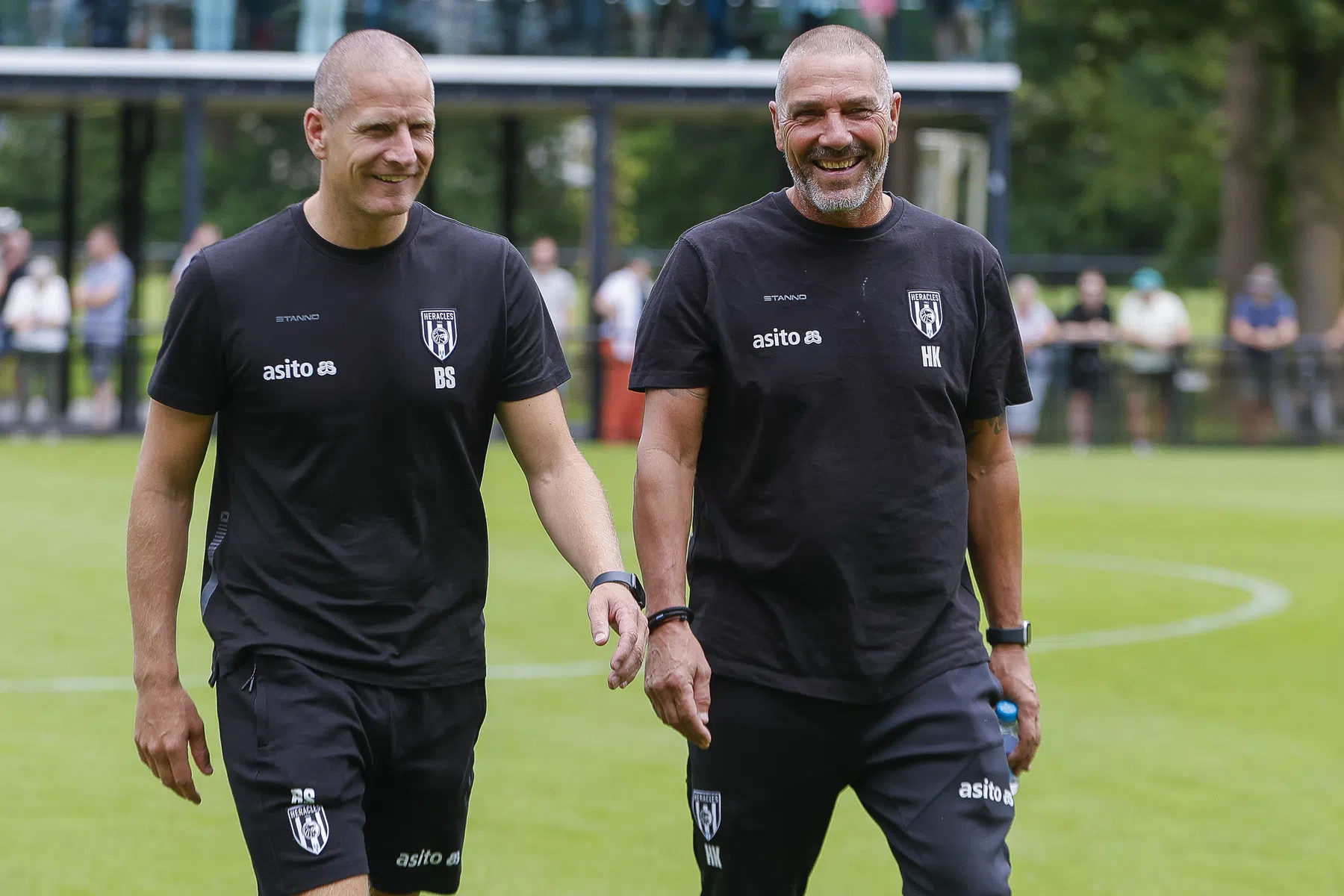 Interim-trainer Krüzen baalt van situatie bij Heracles: 'Buikpijn van gehad'
