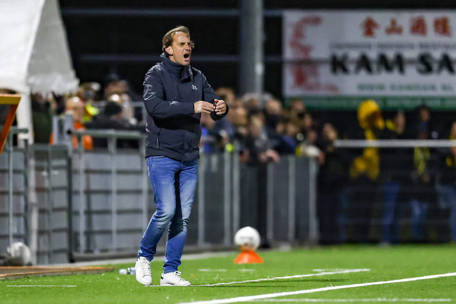 Vitesse-trainer boos en teleurgesteld na uitschakeling tegen Katwijk