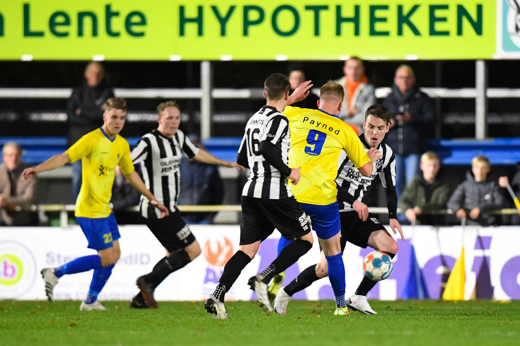Voormalig PSV-talent nu bankzitter in Gemert: 'Wil mijn voeten laten spreken'