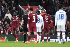 Thumbnail for article: 16 minuten, 2 keer rood: 'Van Dijk ging meteen naar binnen om met hem te praten'