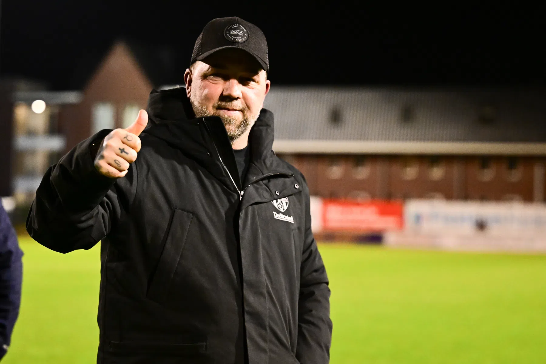 Janssen gelukzalig na bekerstunt De Treffers: 'Ik ga weg als de kantine dichtgaat'