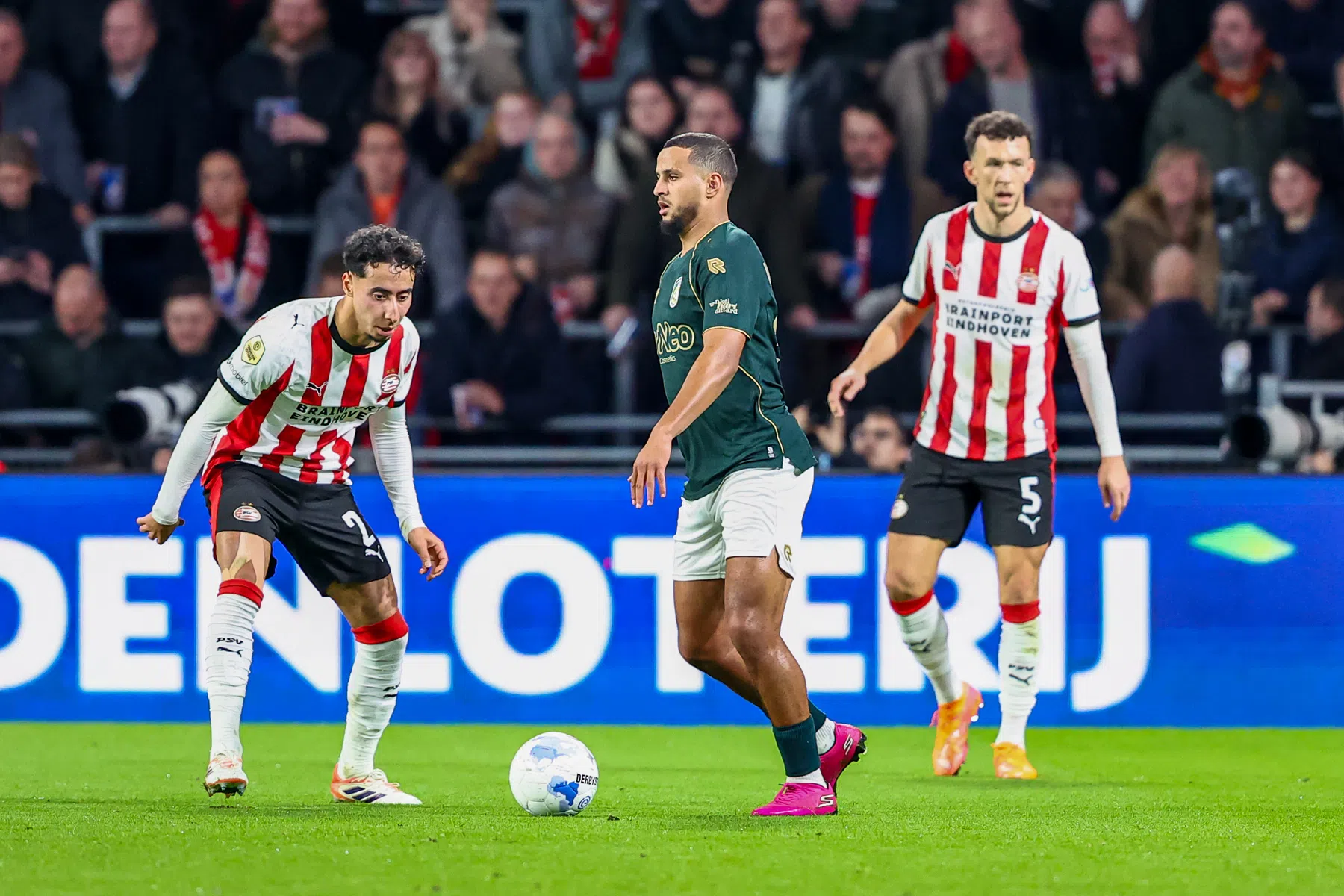 Geëmotioneerde Ihattaren: ‘Dat PSV-publiek zo voor me klapte, raakt me enorm’