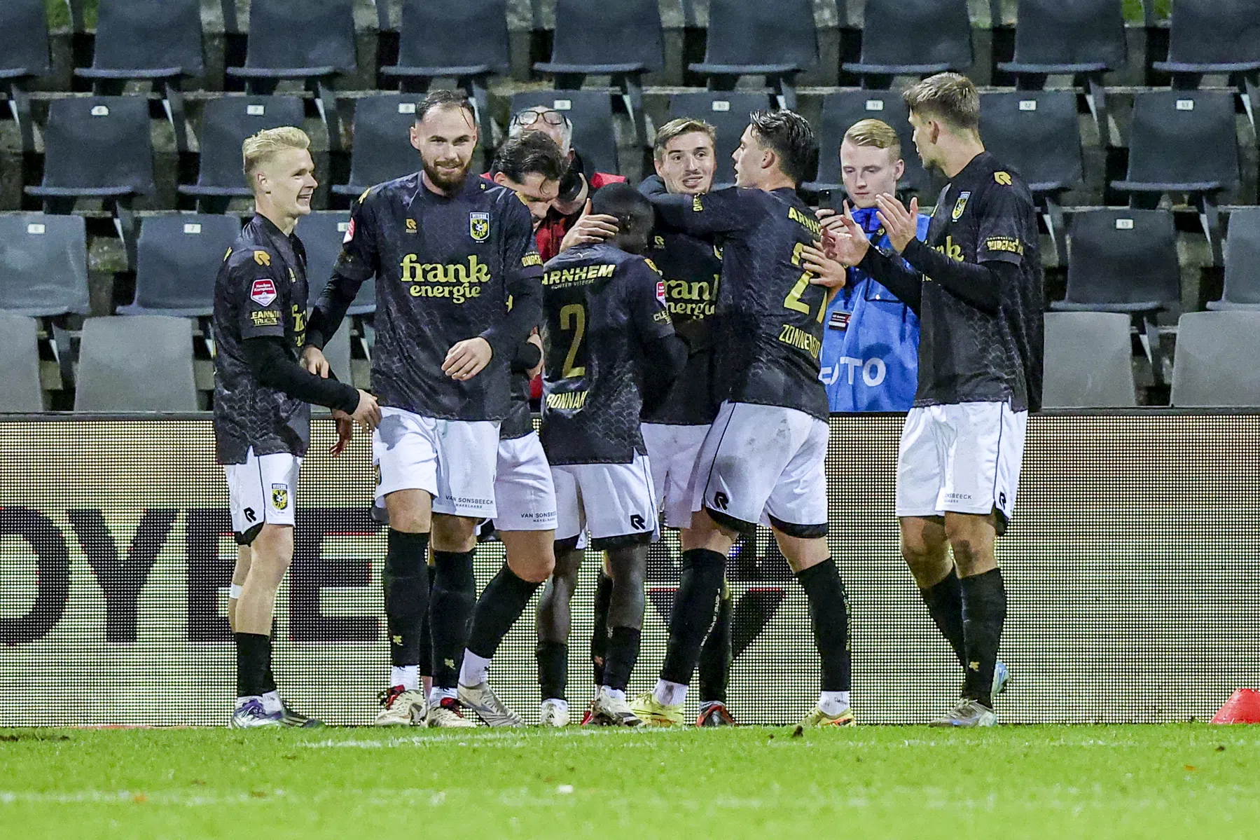 Vitesse lijkt laatste plek spoedig te kunnen verlaten, feest bij De Graafschap
